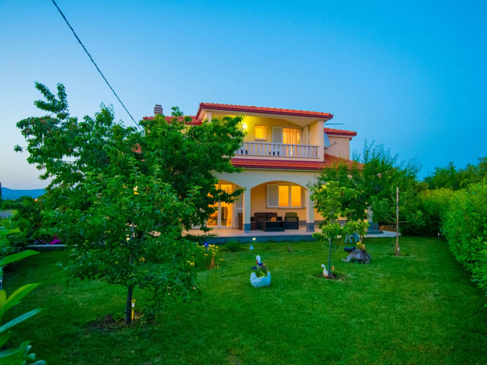 Villa "Mile" mit beheiztem Pool, Grill und Terrasse-Outside