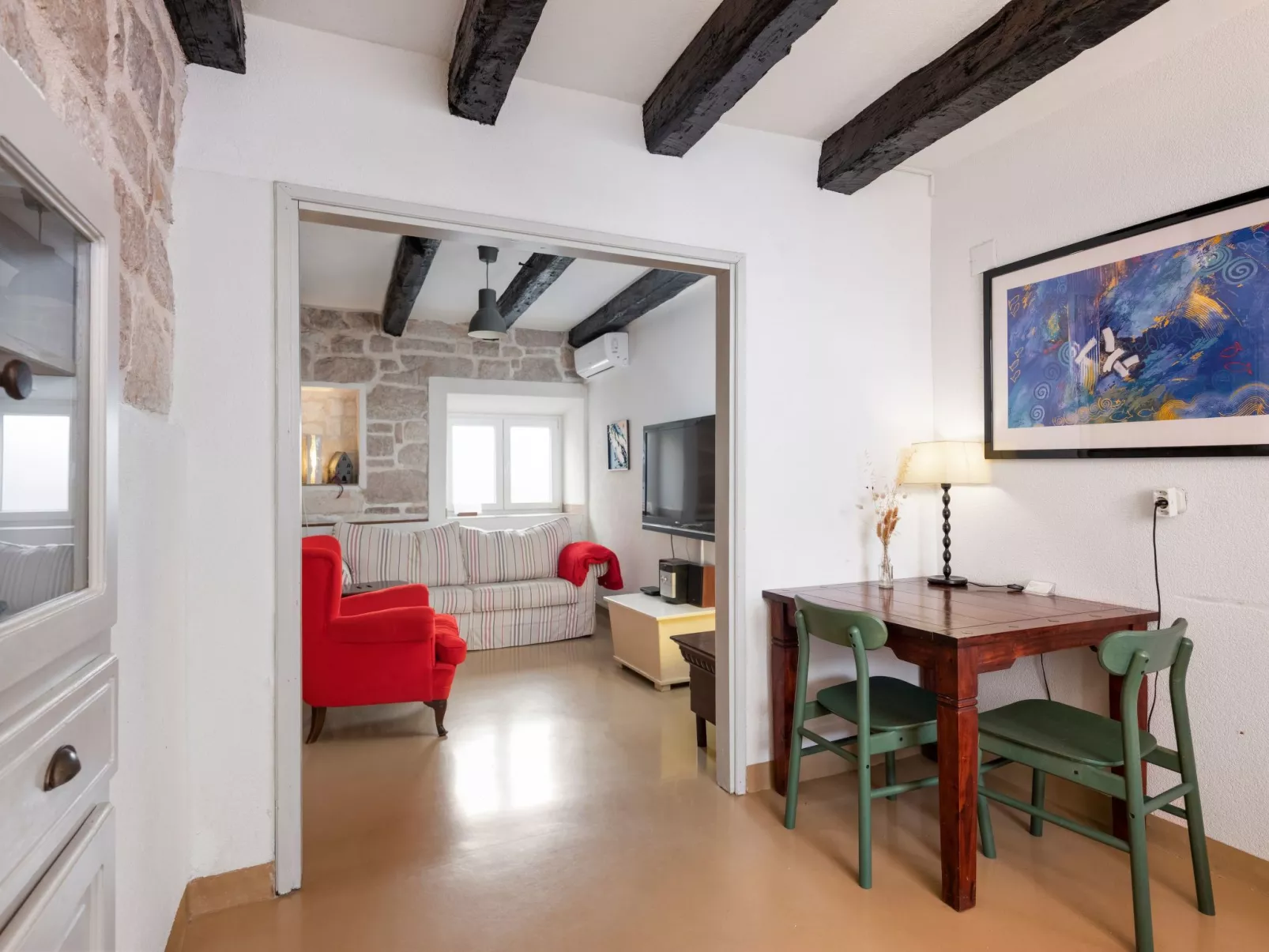 "Hanna" mit Blick auf das Wasser-Drinnen