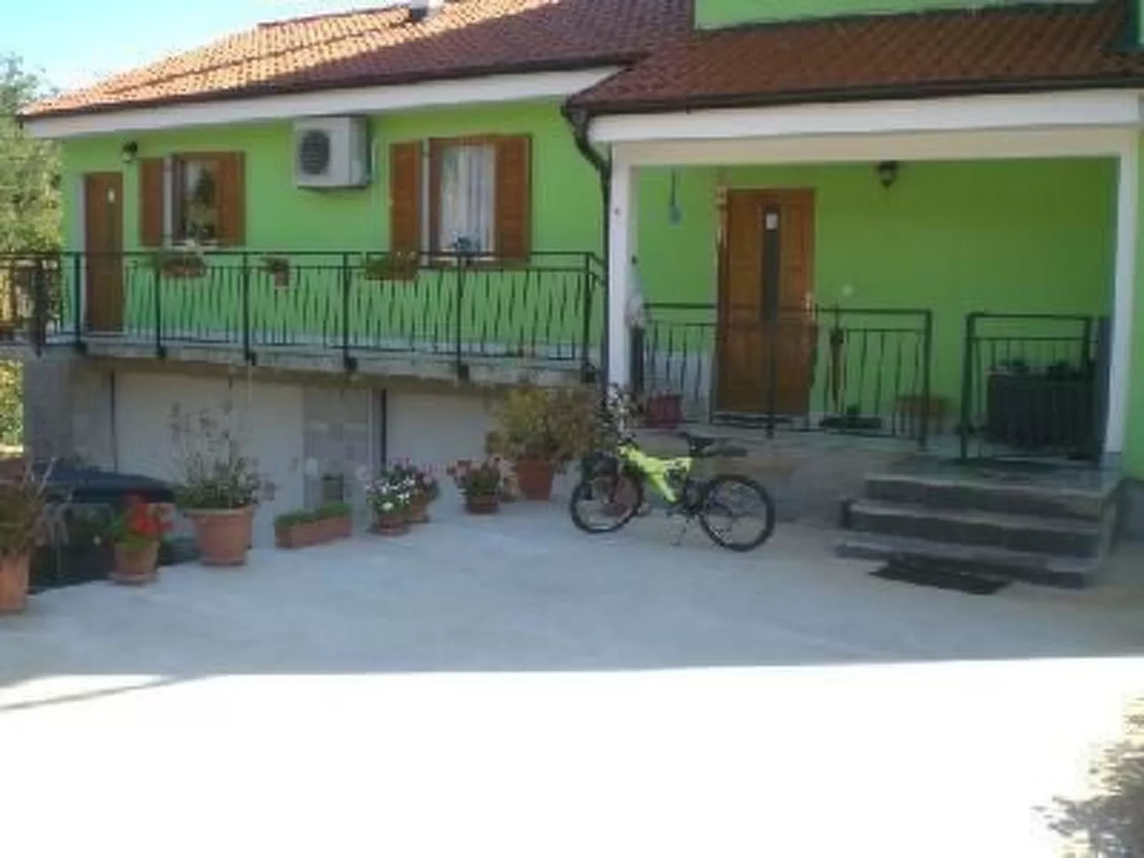 "Tutuila" mit Blick auf das Wasser-Outside