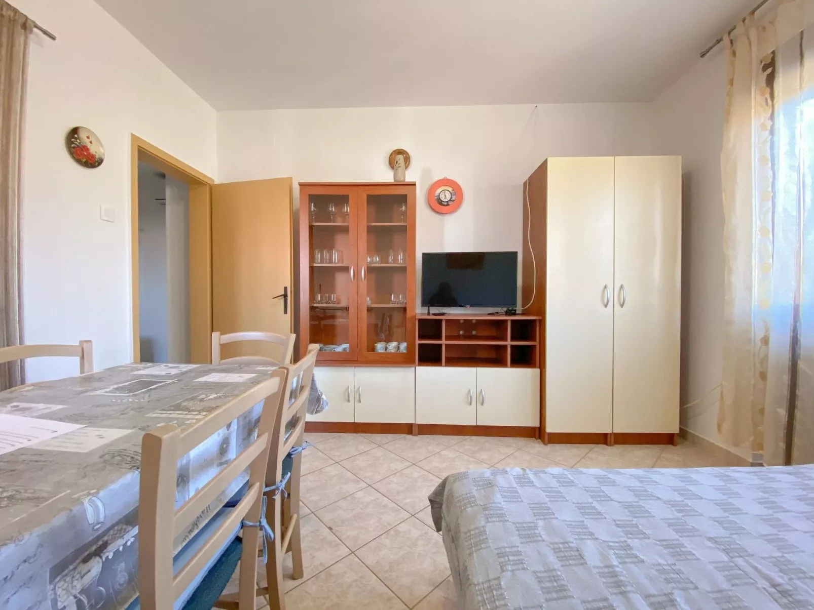 Für 5 Personen ca. 52 m&sup2; in Novigrad, Adriaküste Kroatien (Westküste von I-Inside