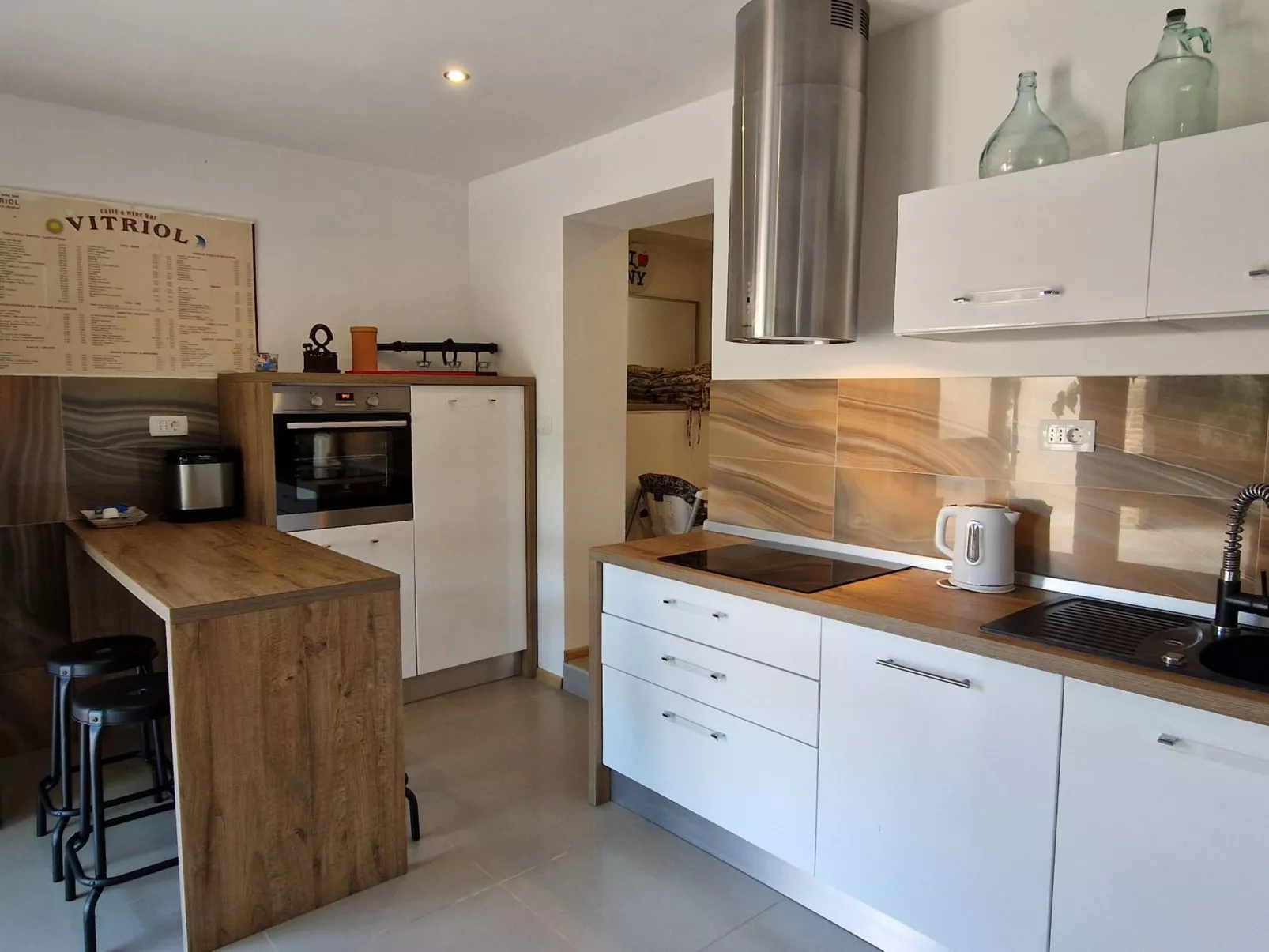 Freistehende Villa mit Garten und privatem Pool-Drinnen