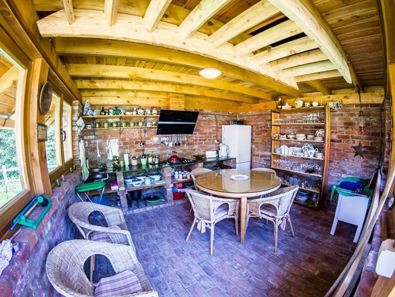 In Szopa mit Garten und Terrasse-Dedans