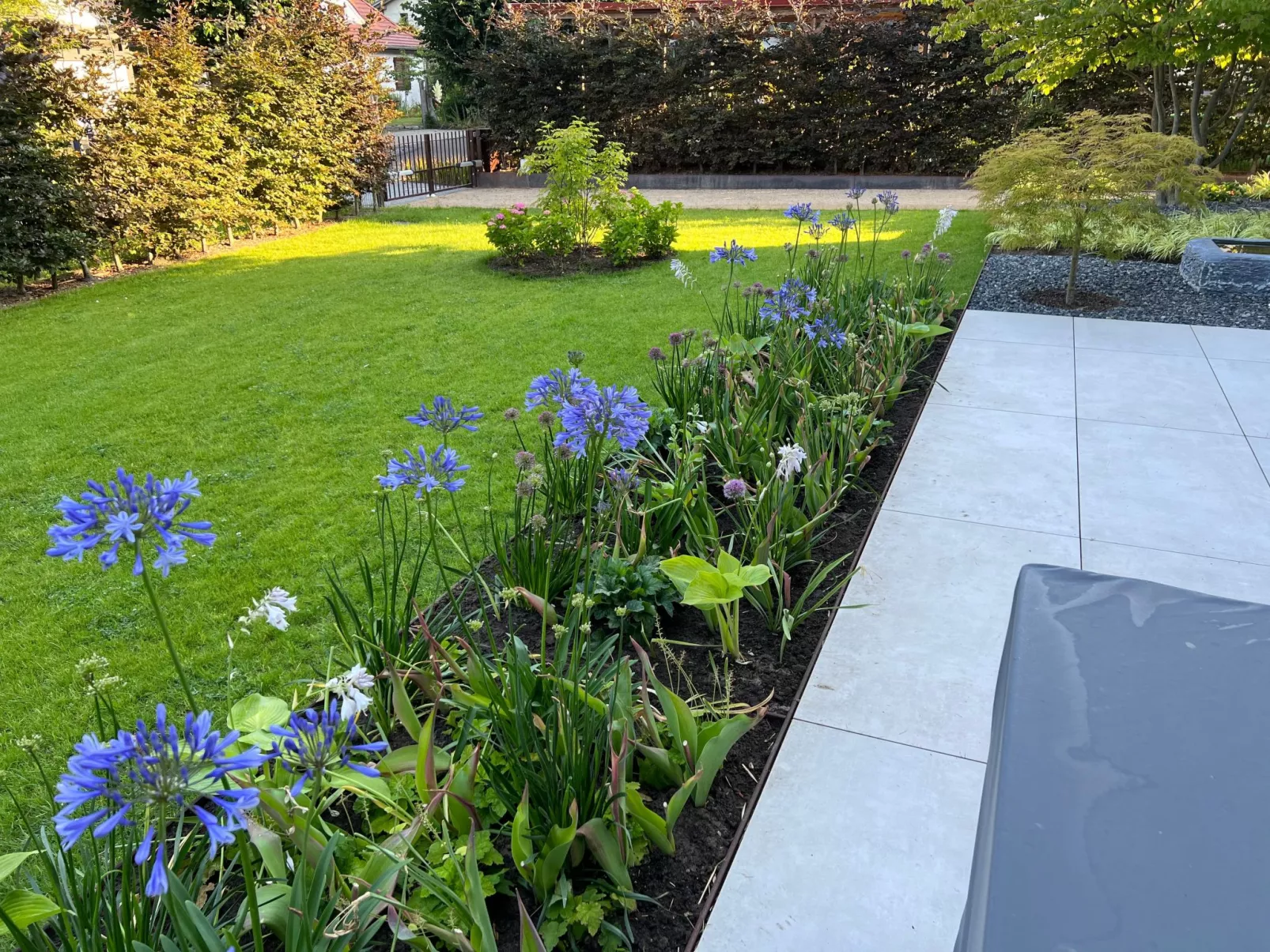 Modernes Einfamilienhaus-Draußen