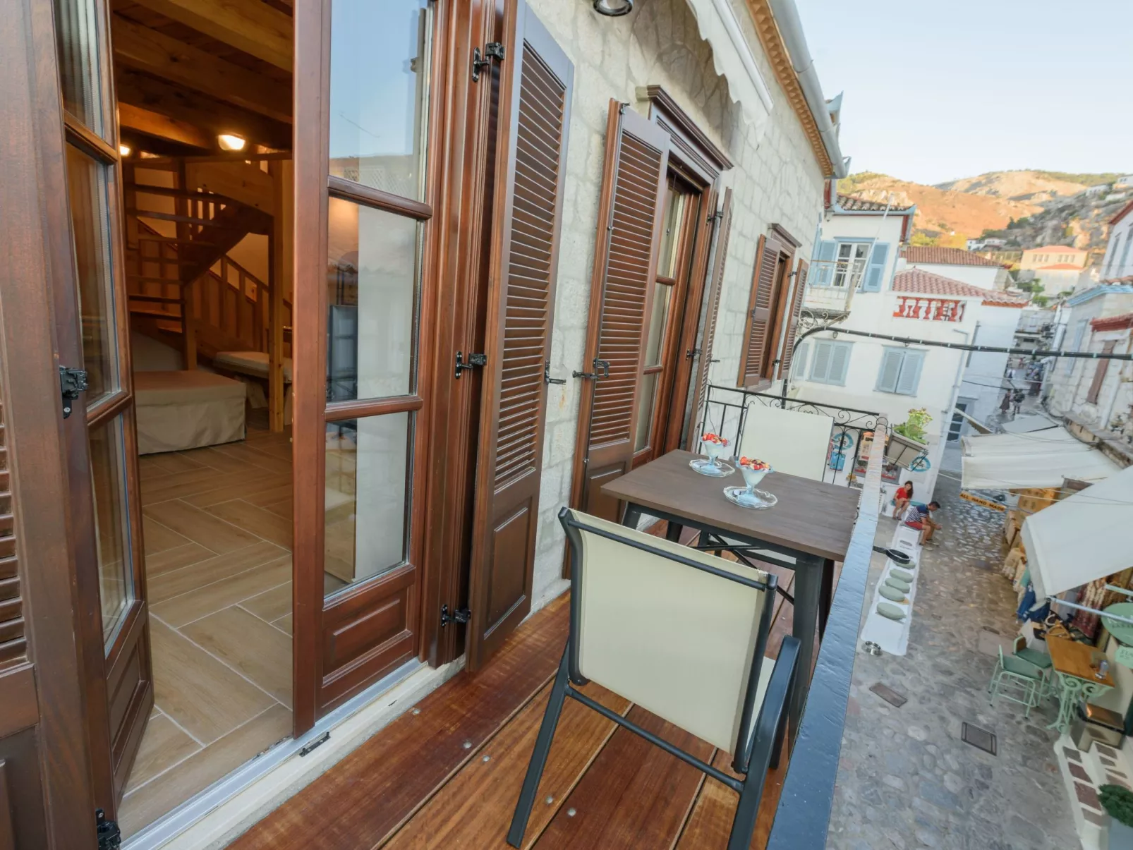 Mit Blick auf das Wasser-Outside