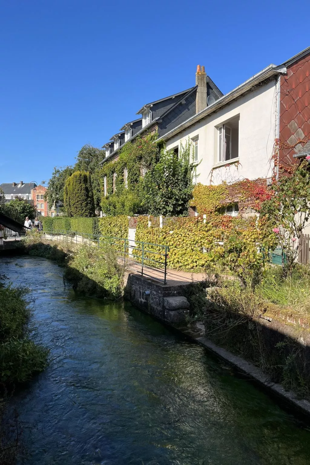 L Atelier Veulais-Outside