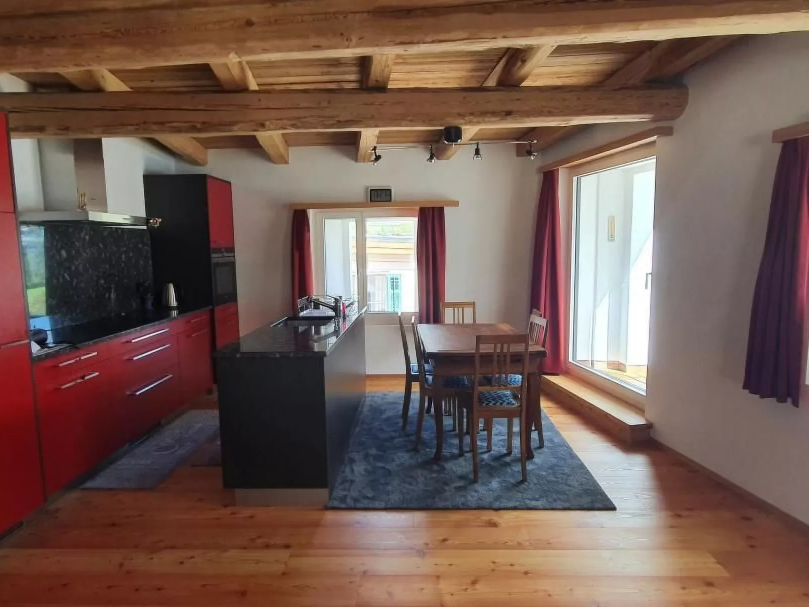 Wohnung mit atemberaubender Aussicht-Image-tags.info