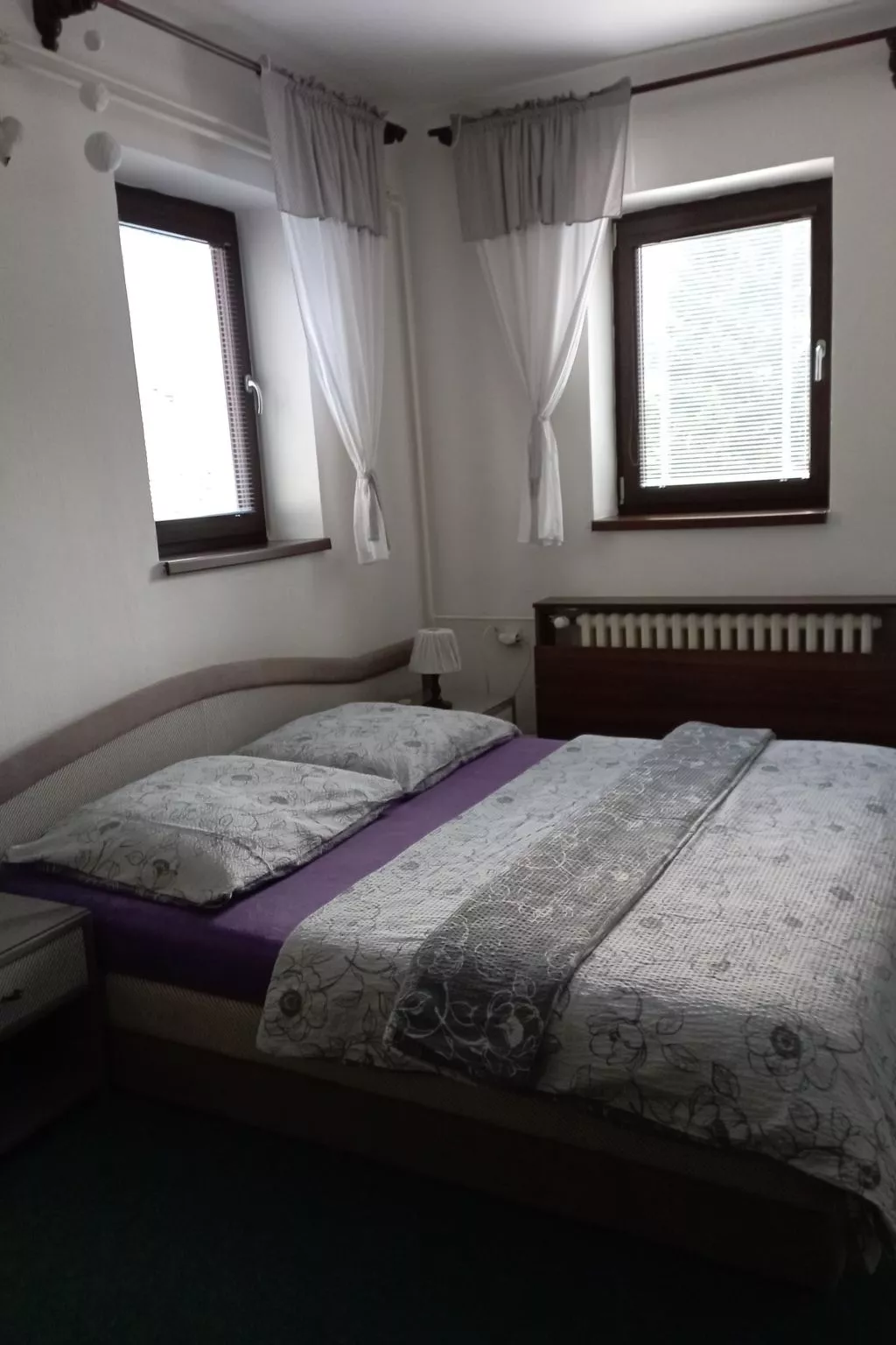 Mit solarbeheiztem Außenpool und Sauna-Drinnen