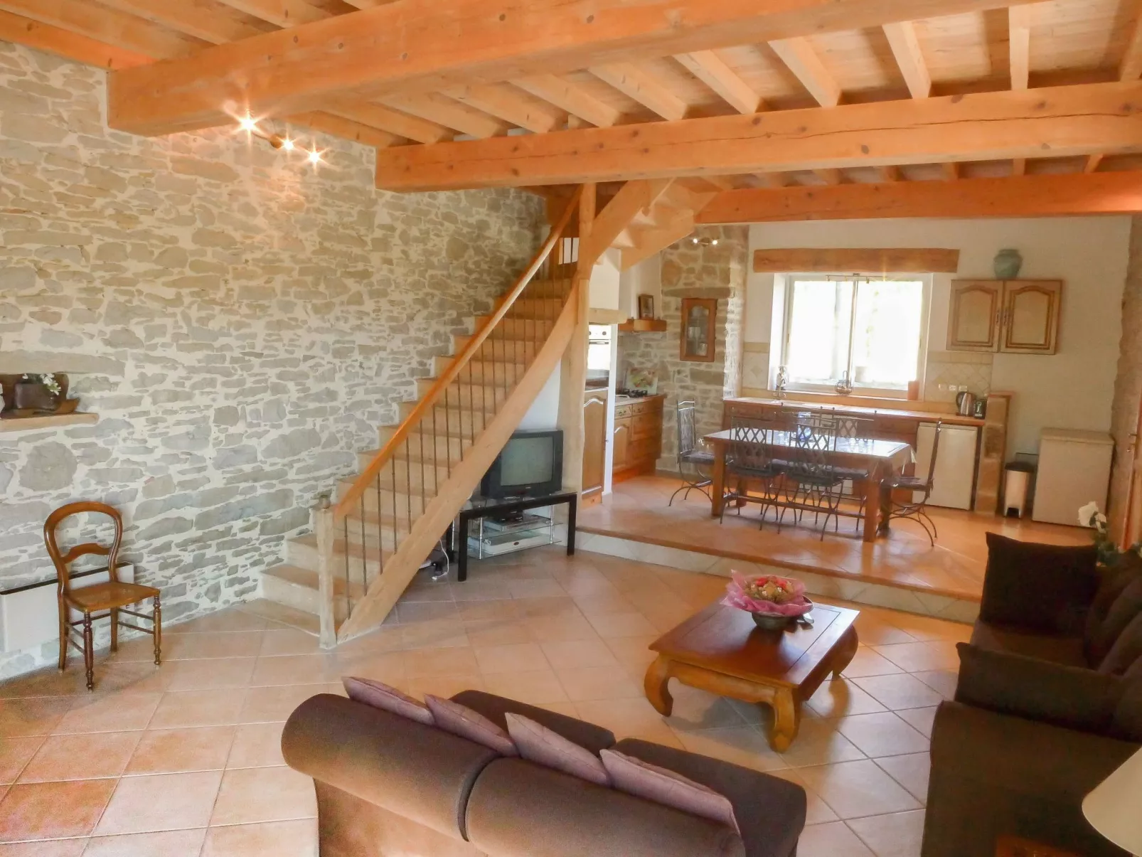 Mit eigenem Pool-Drinnen