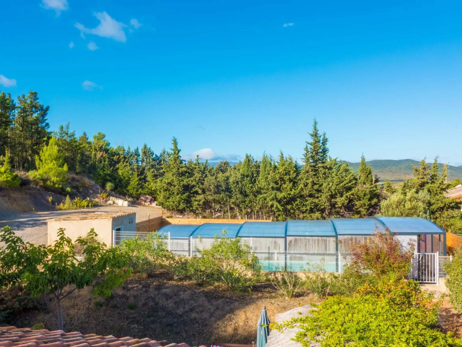 Komfortables Ferienhaus mit Privatpool-Outside