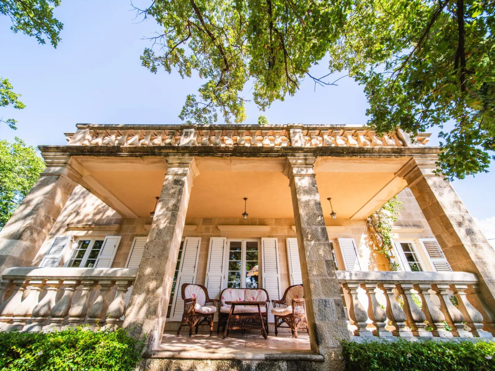 Traditionelles Steinhaus mit privatem beheiztem Pool-Outside