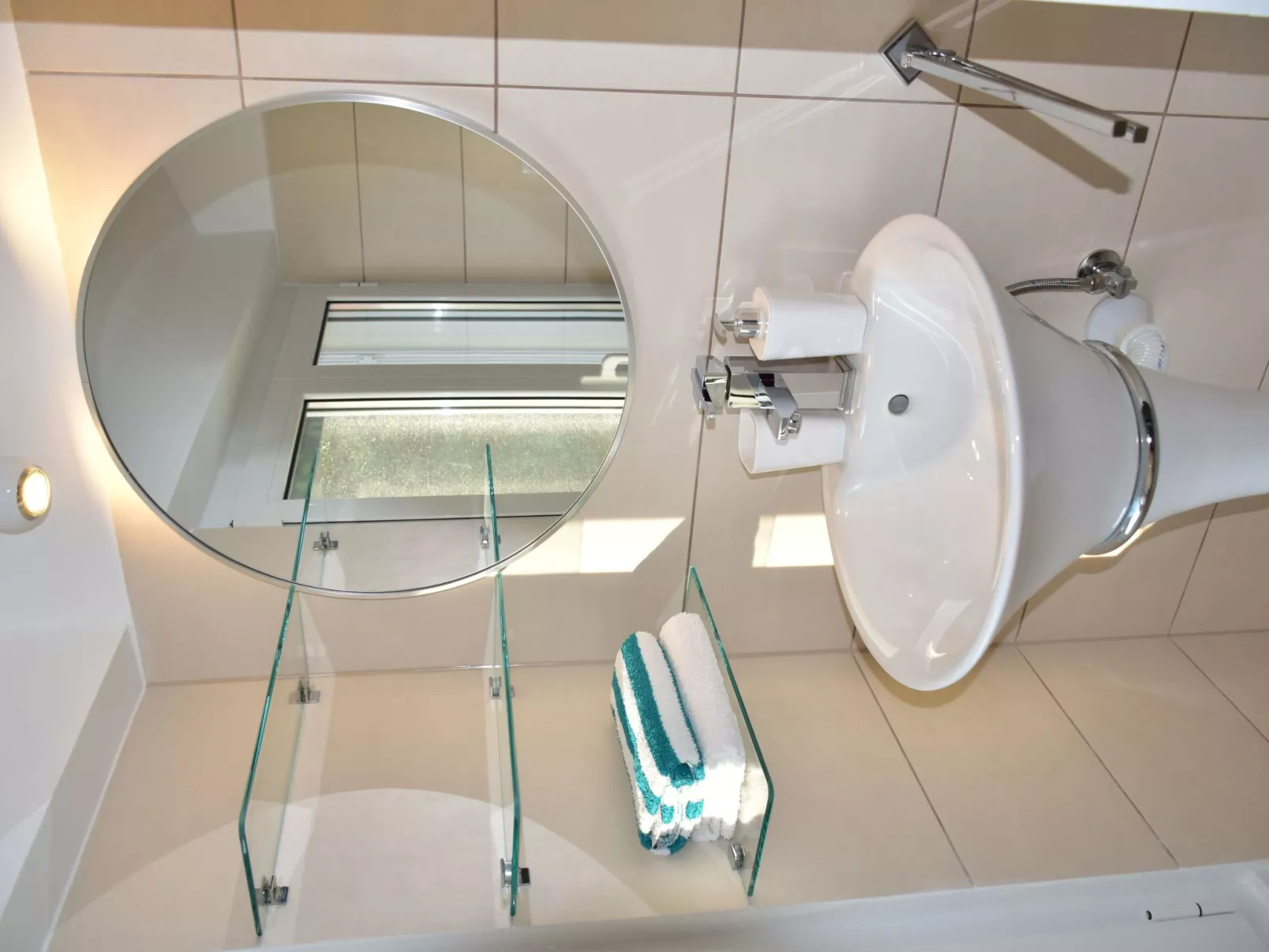 Mit Blick auf das Wasser-Drinnen