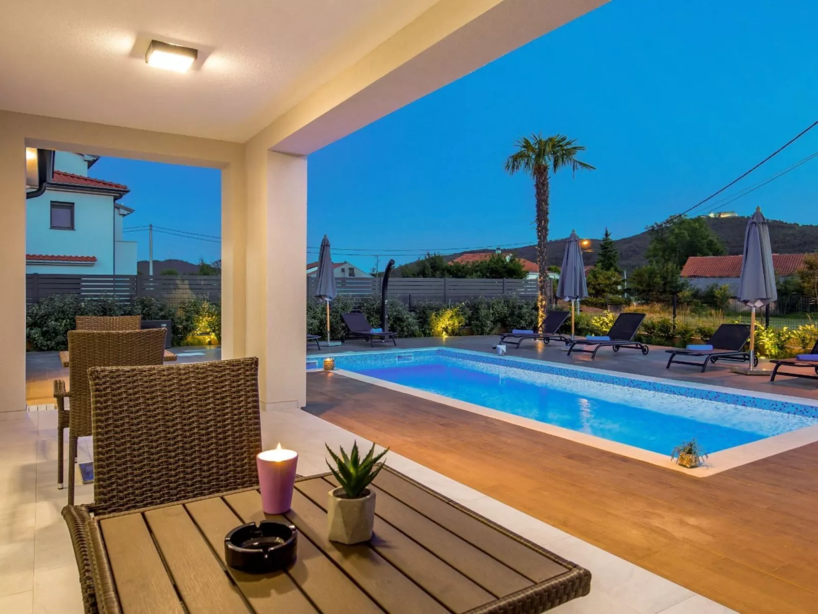 Schönes Haus für 8 Personen mit großem Schwimmbad-Image-tags.info