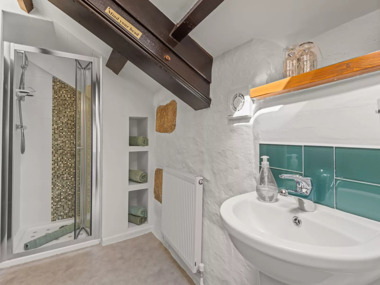 Idyllisches Landhaus mit wunderschönem Garten-Drinnen