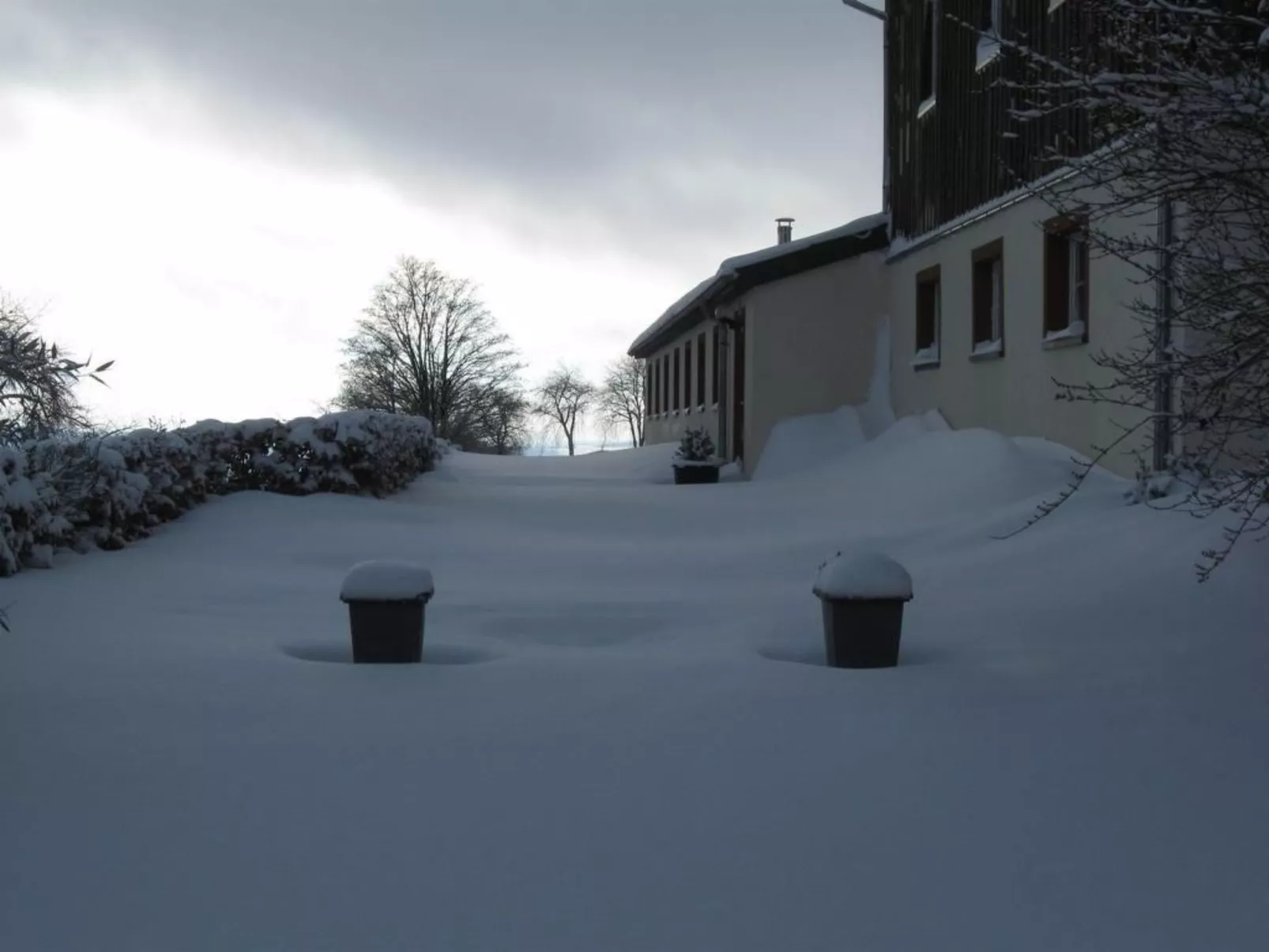 Snowview Lodge-Draußen