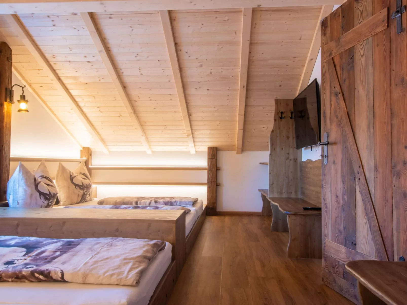 Alpen Chalet-Drinnen