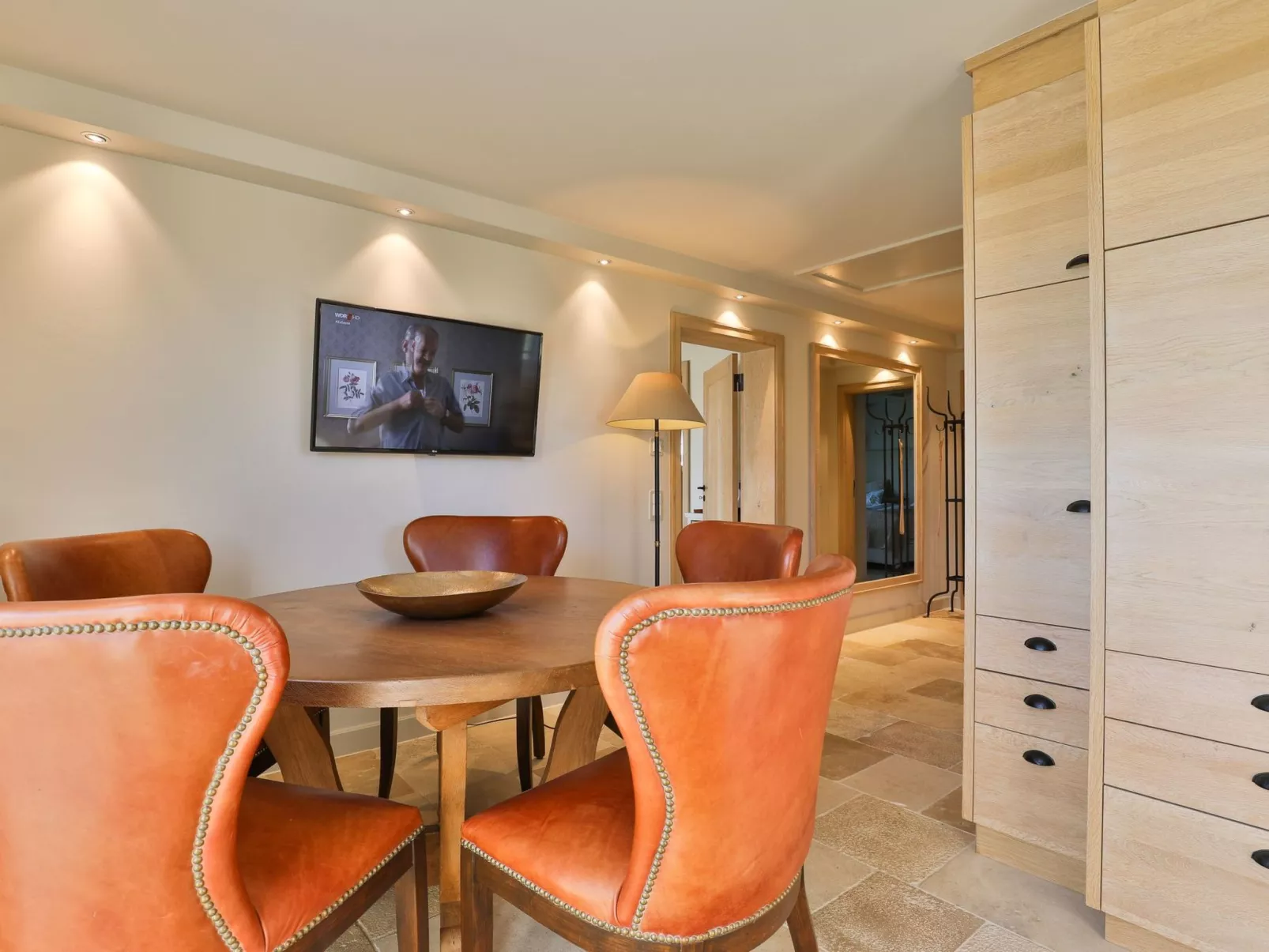 In Großmorsum mit Terrasse und Grill-Dedans