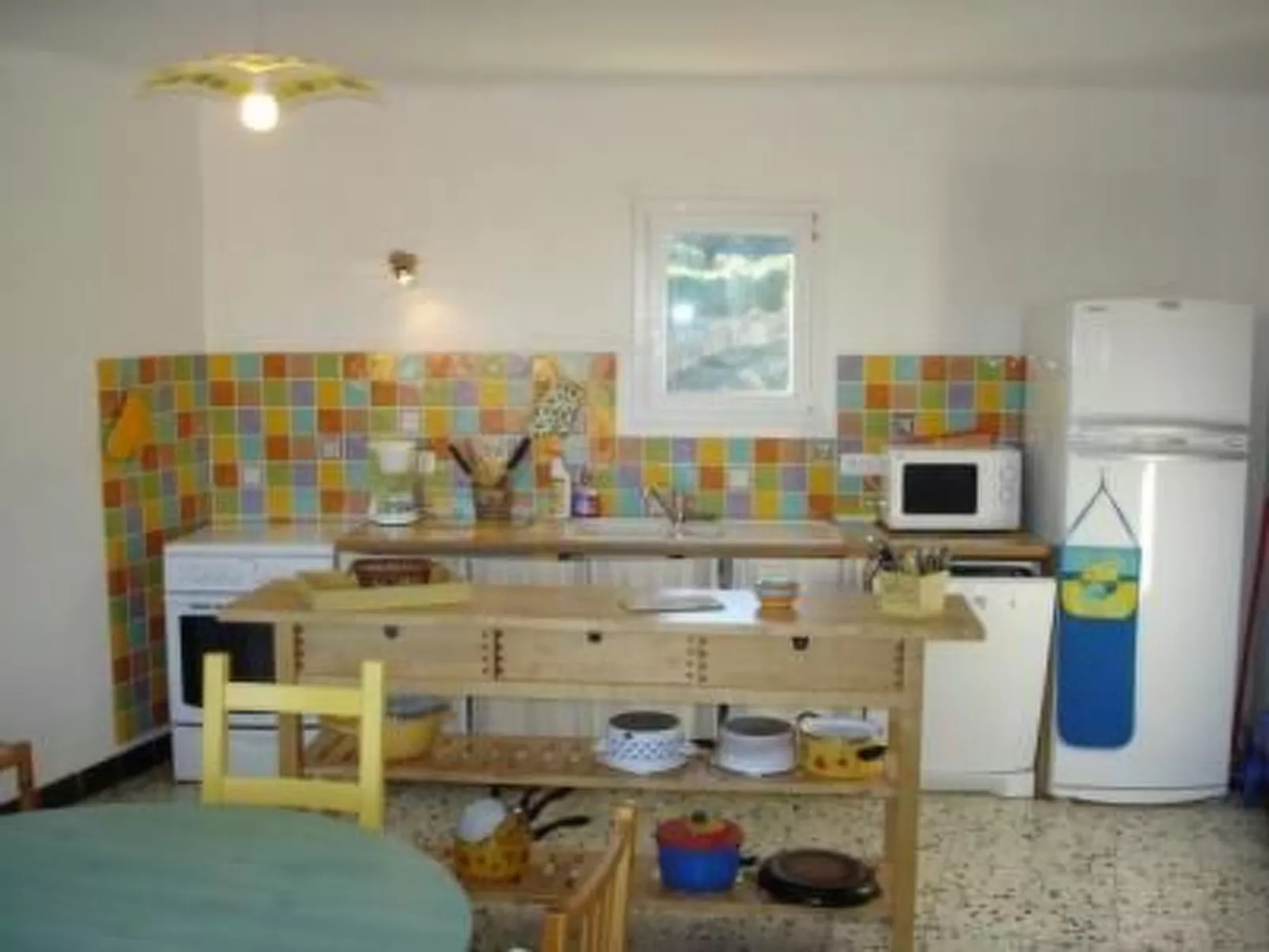 Schönes Ferienhaus mit Pool-Drinnen