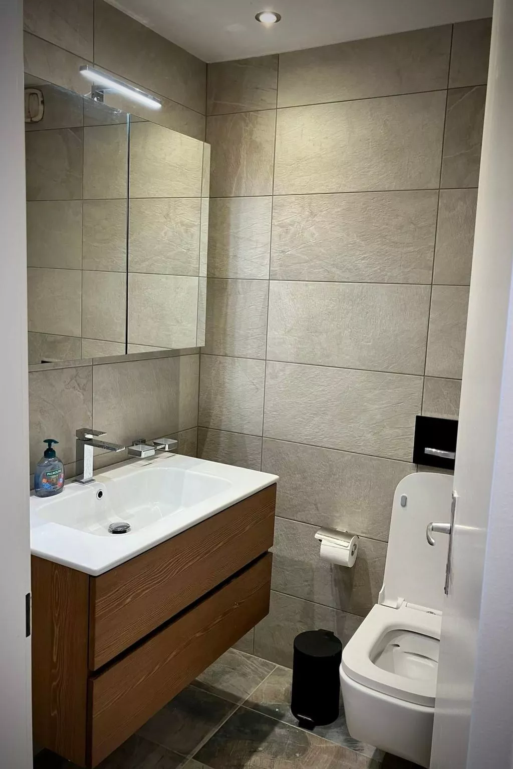 Geräumiges 3.5 Zimmer Beste Lage Kostenloses Parken-Dedans