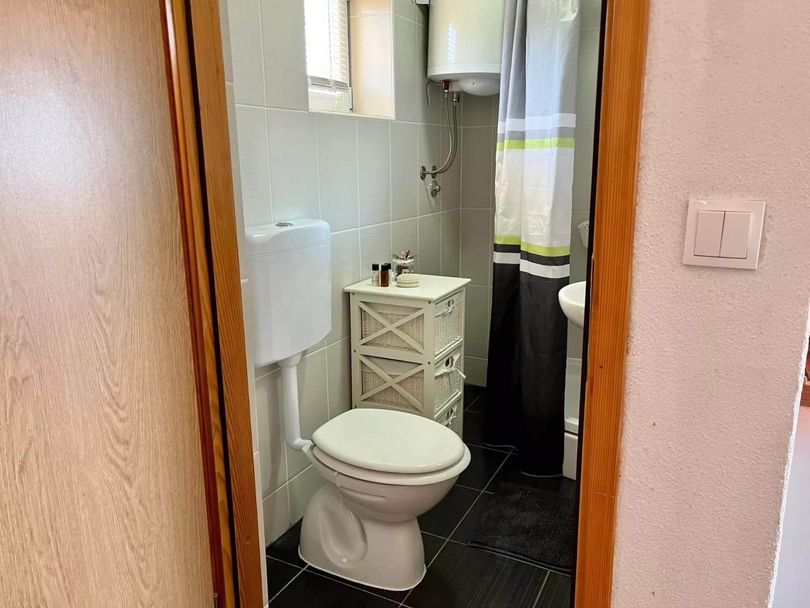 Neu erbautes Apartment mit großem Balkon-Dedans