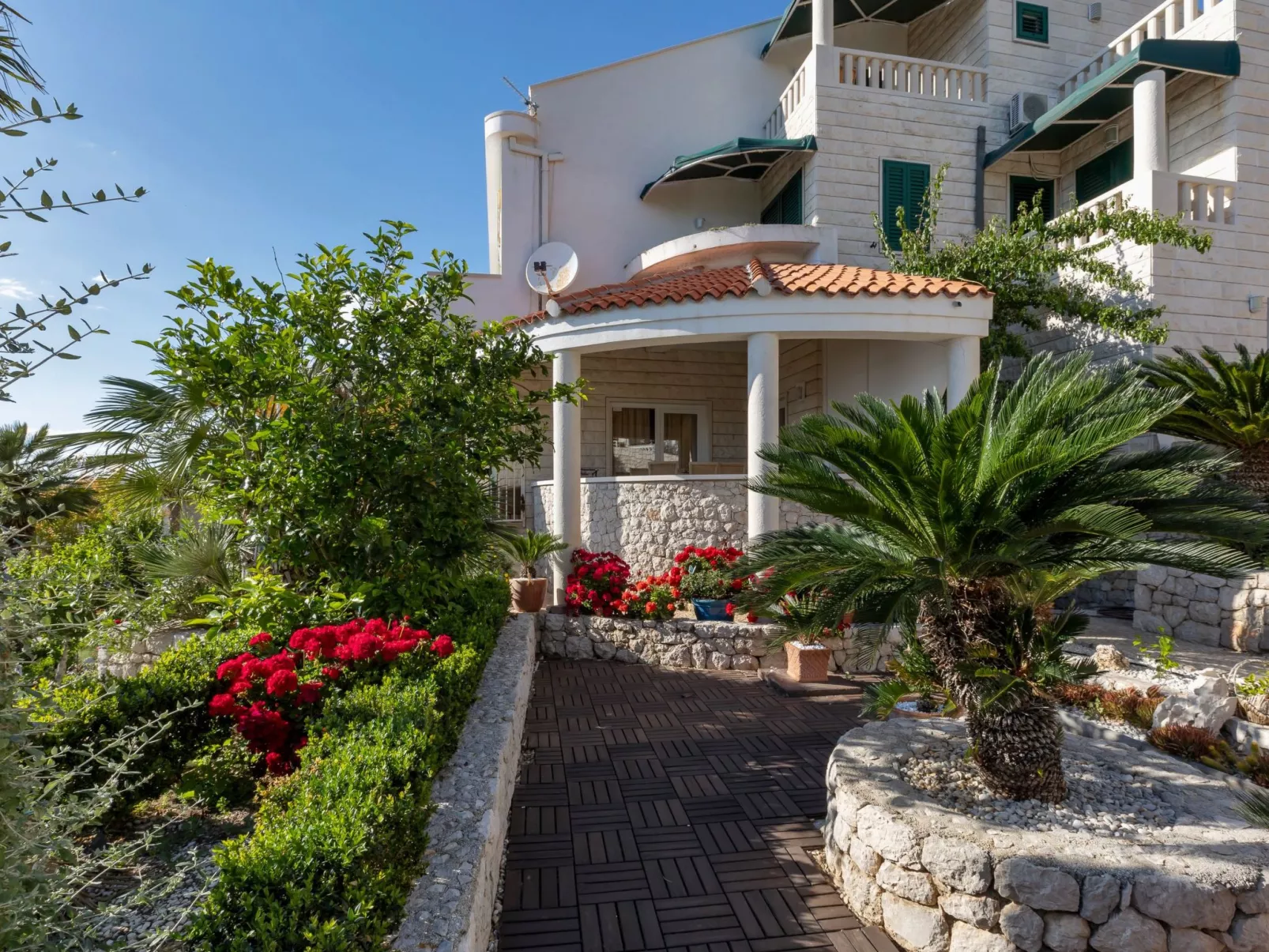 Wohnung in Drašnice mit Schönem Garten-Outside