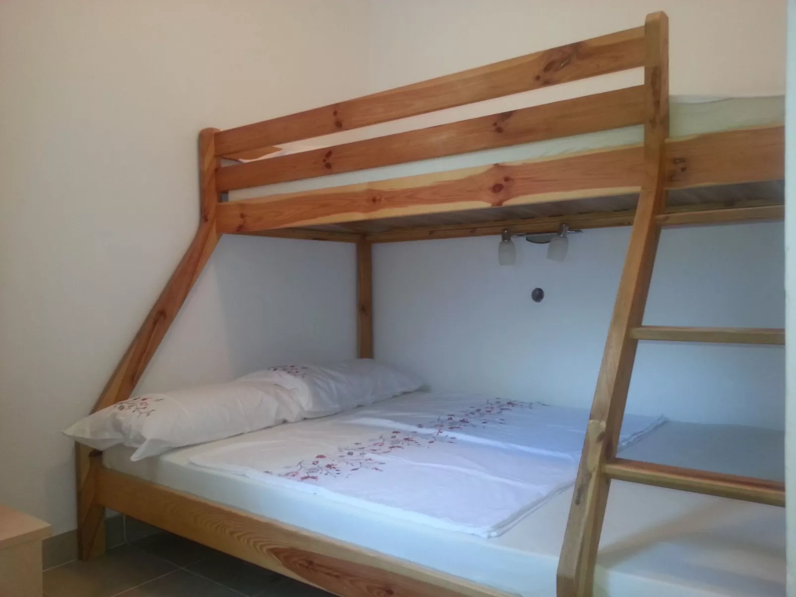 Apartment Bella mit Balkon und Terrasse in Necujam-Image-tags.info