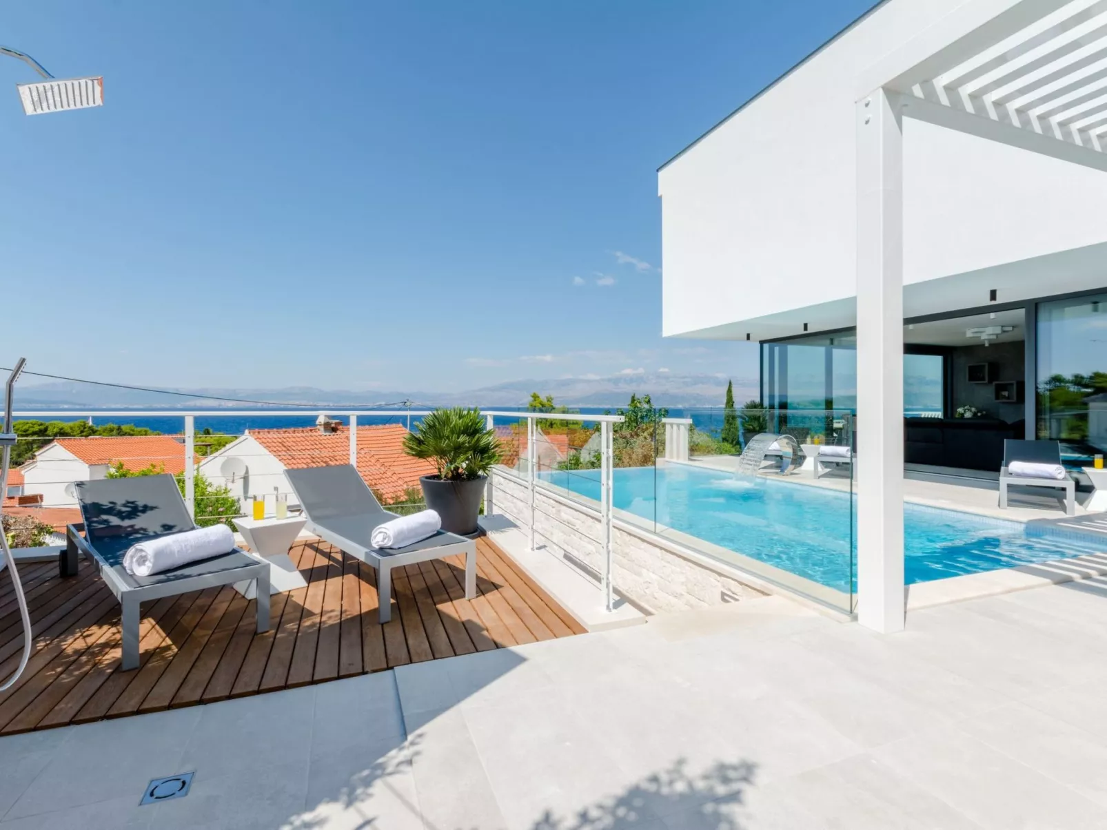 Tolles Ferienhaus in Sutivan mit Privatem Pool-Outside