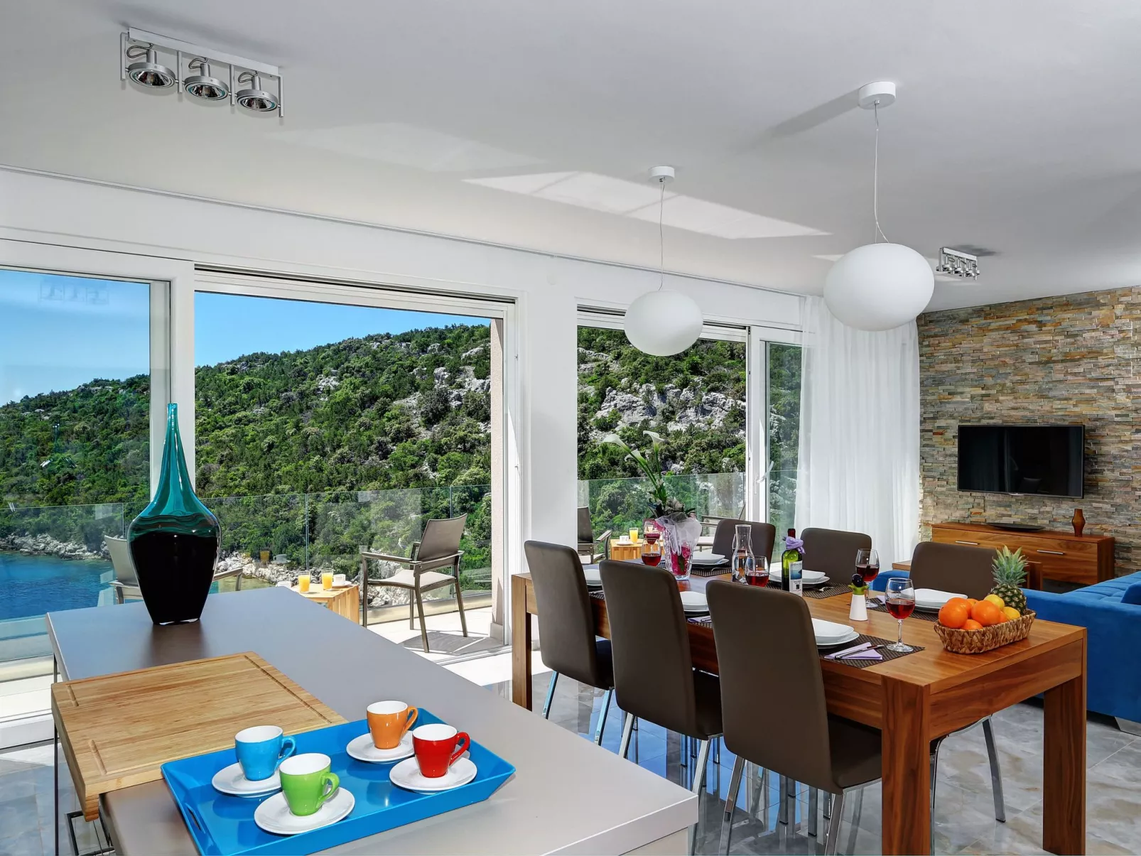 Villa by the Sea-Drinnen