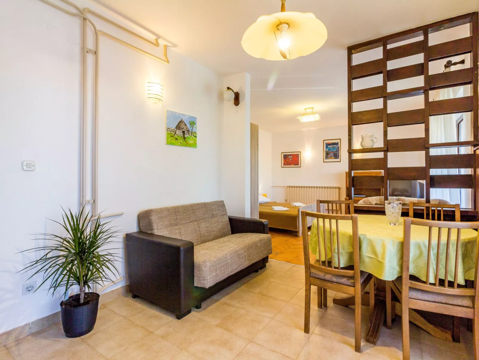 Haus in Vinkuran mit Pool und Bergblick-Inside