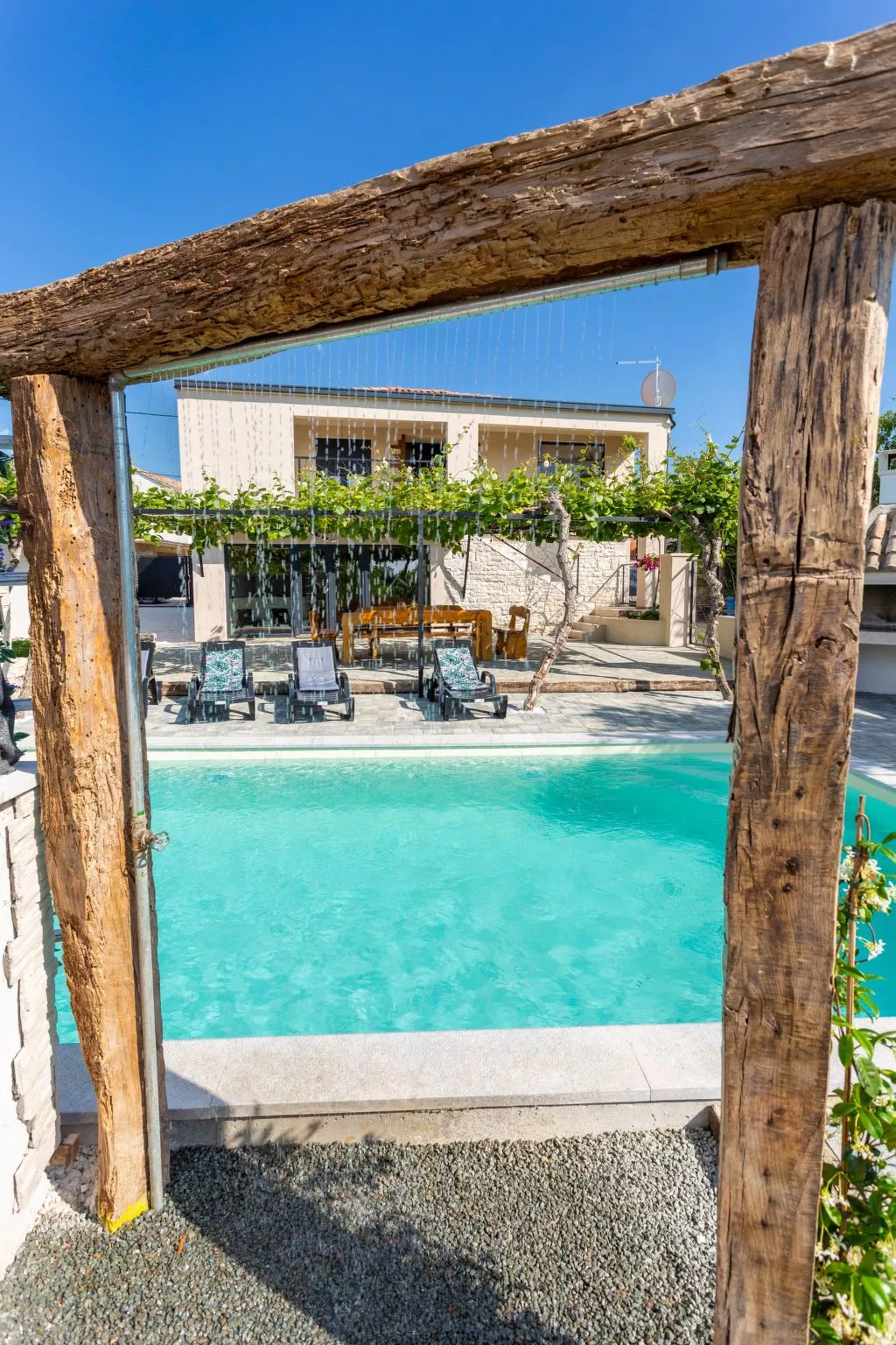 Schönes Ferienhaus in Modrusani mit Großem Garten-Draußen