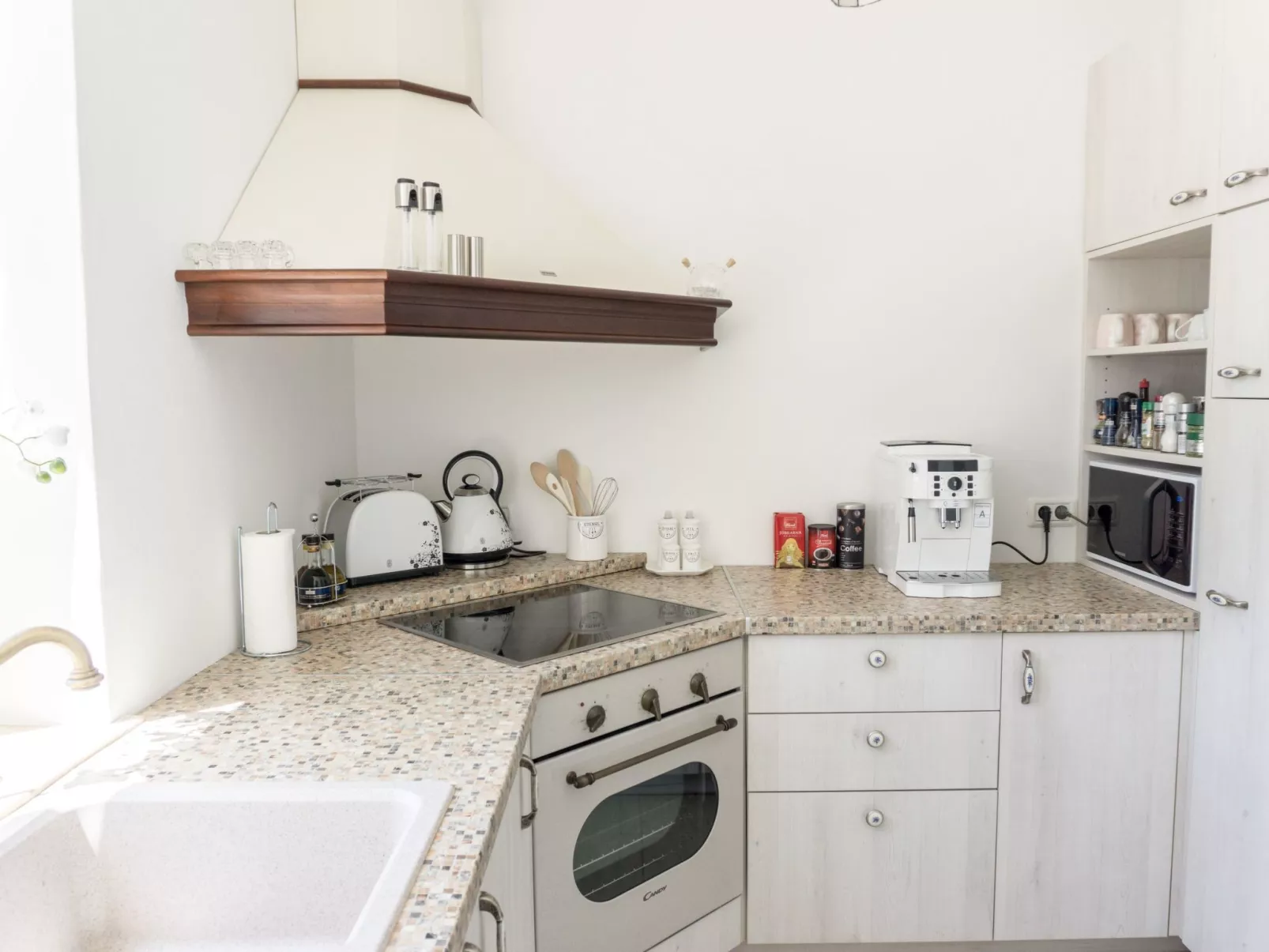 Nettes Ferienhaus in Smoljanci mit Privatem Pool-Drinnen