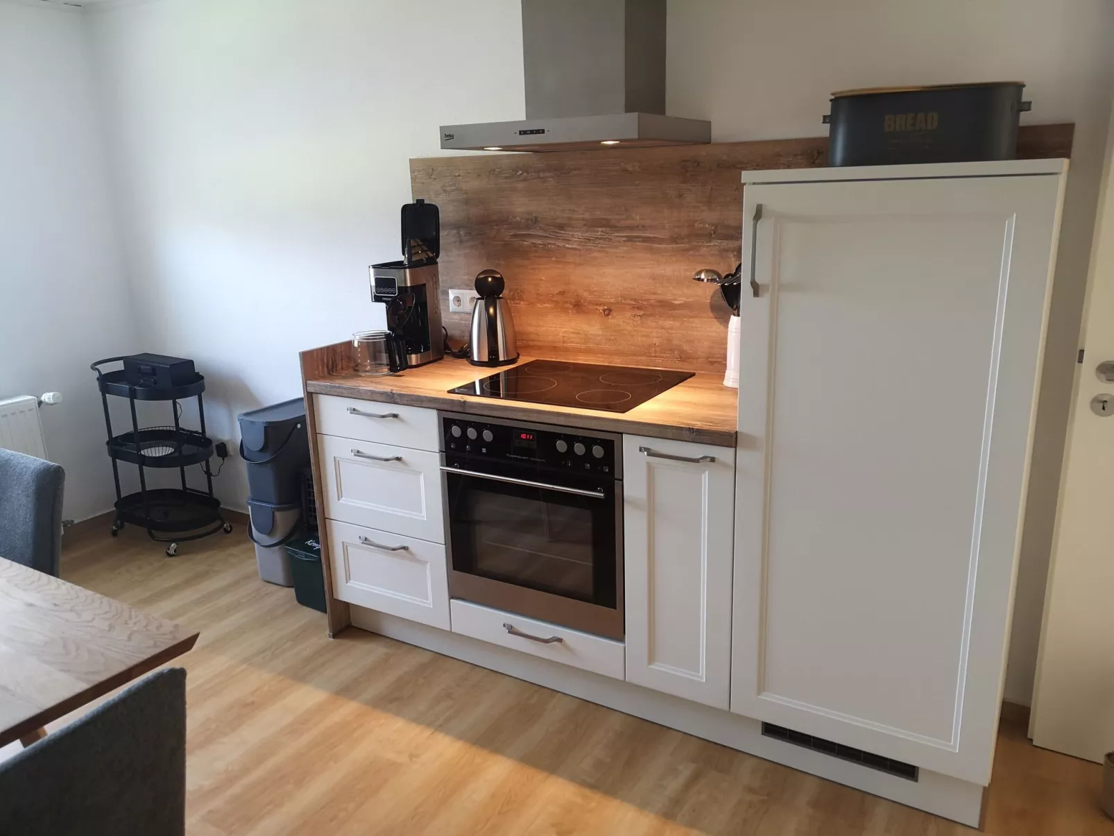 Moderne Ferienwohnung mit Hot Tub und Fasssauna-Drinnen