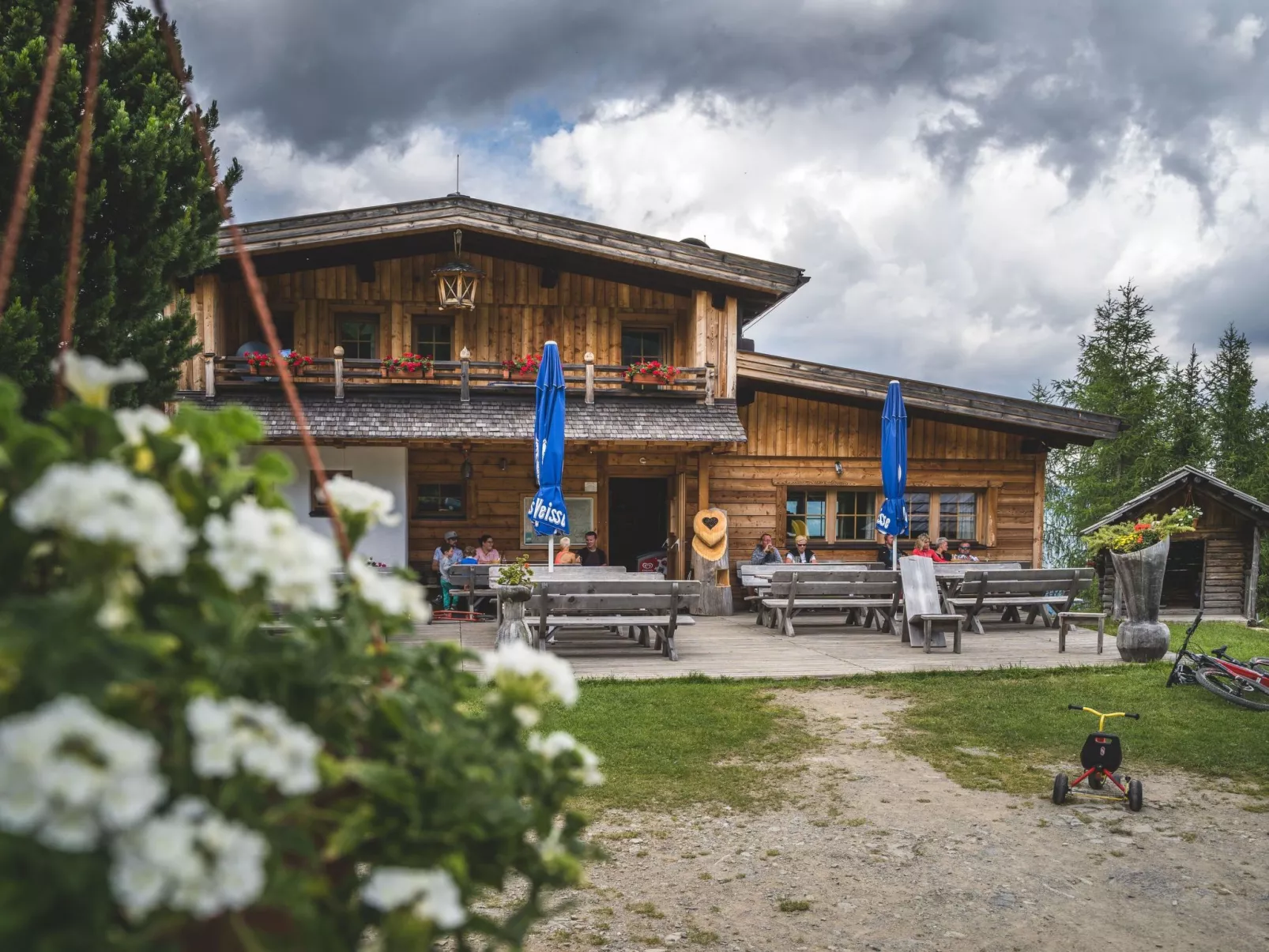 In Strassen mit Privatem Pool-Outside