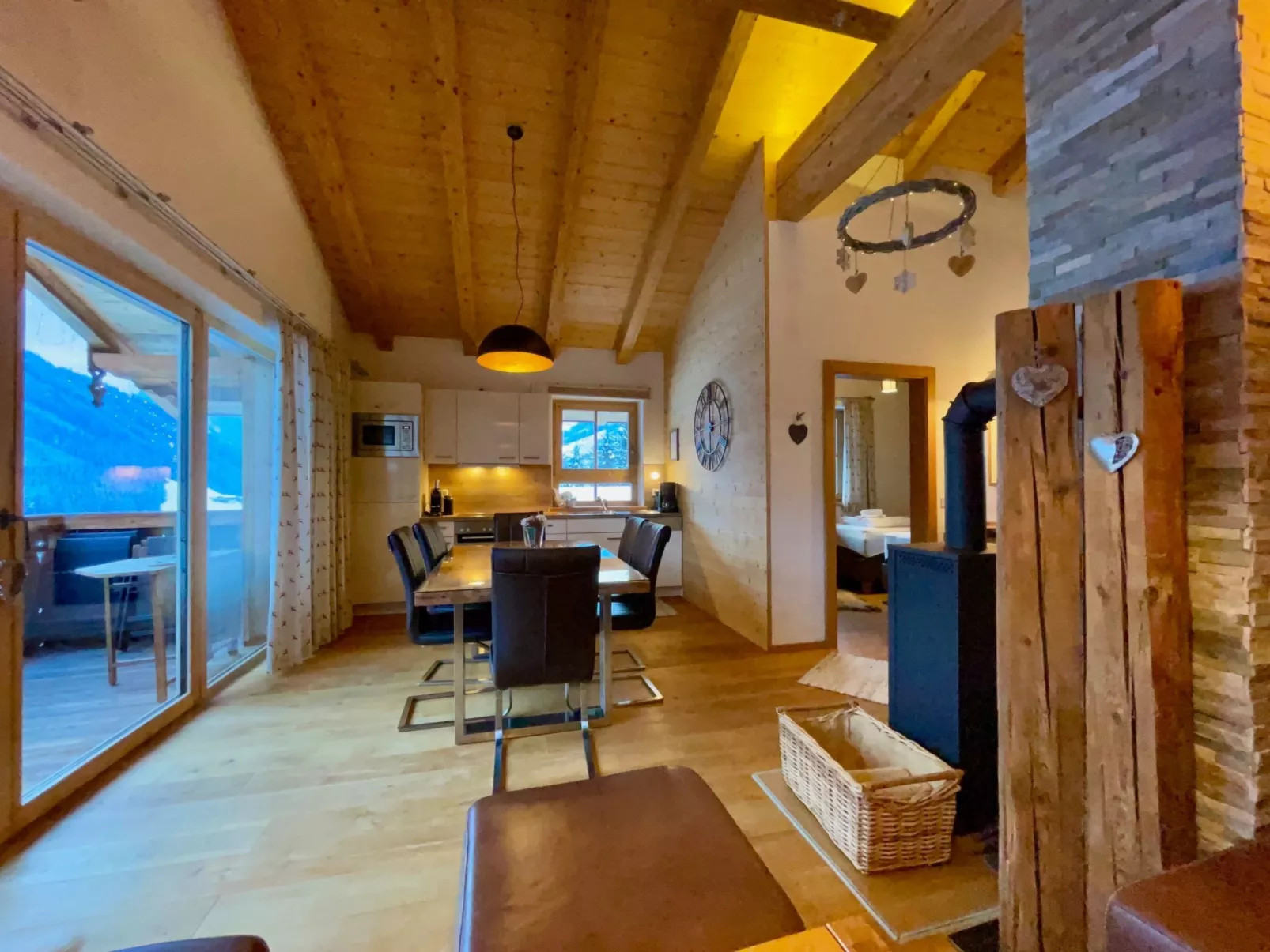 Das Zwölferl-Dedans