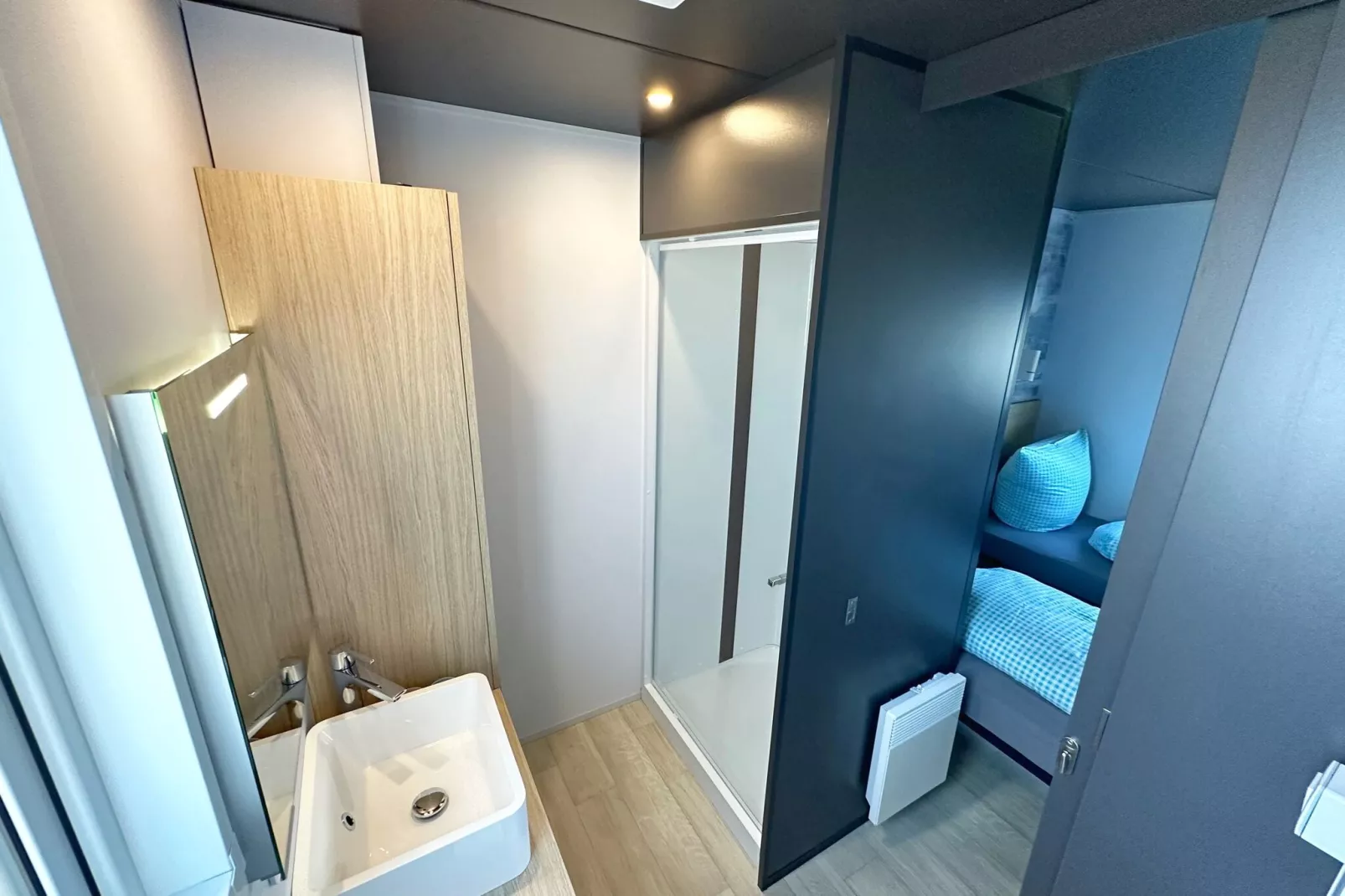 FERIENDORF SEEBLICK - Tiny Chalet am Eixendorfer See-Bathroom