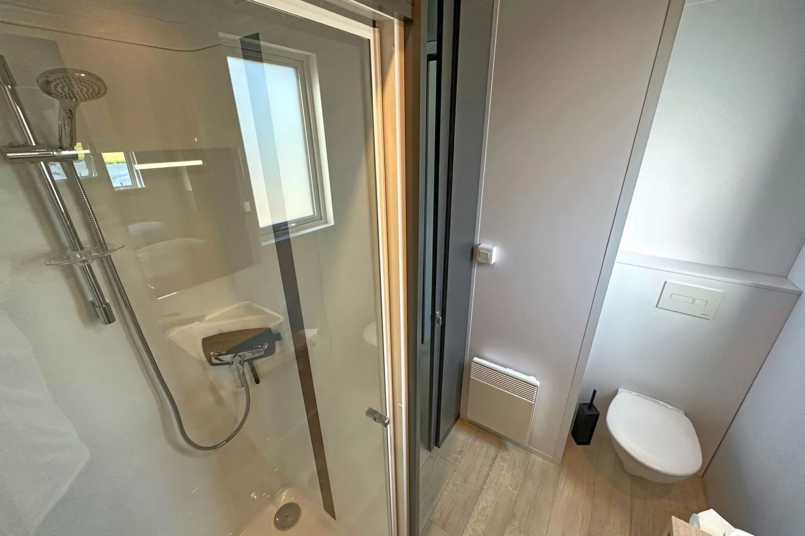 FERIENDORF SEEBLICK - Tiny Chalet am Eixendorfer See-Bathroom