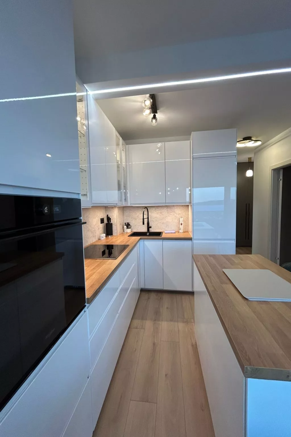 "Magnificent Lux View"-Inside