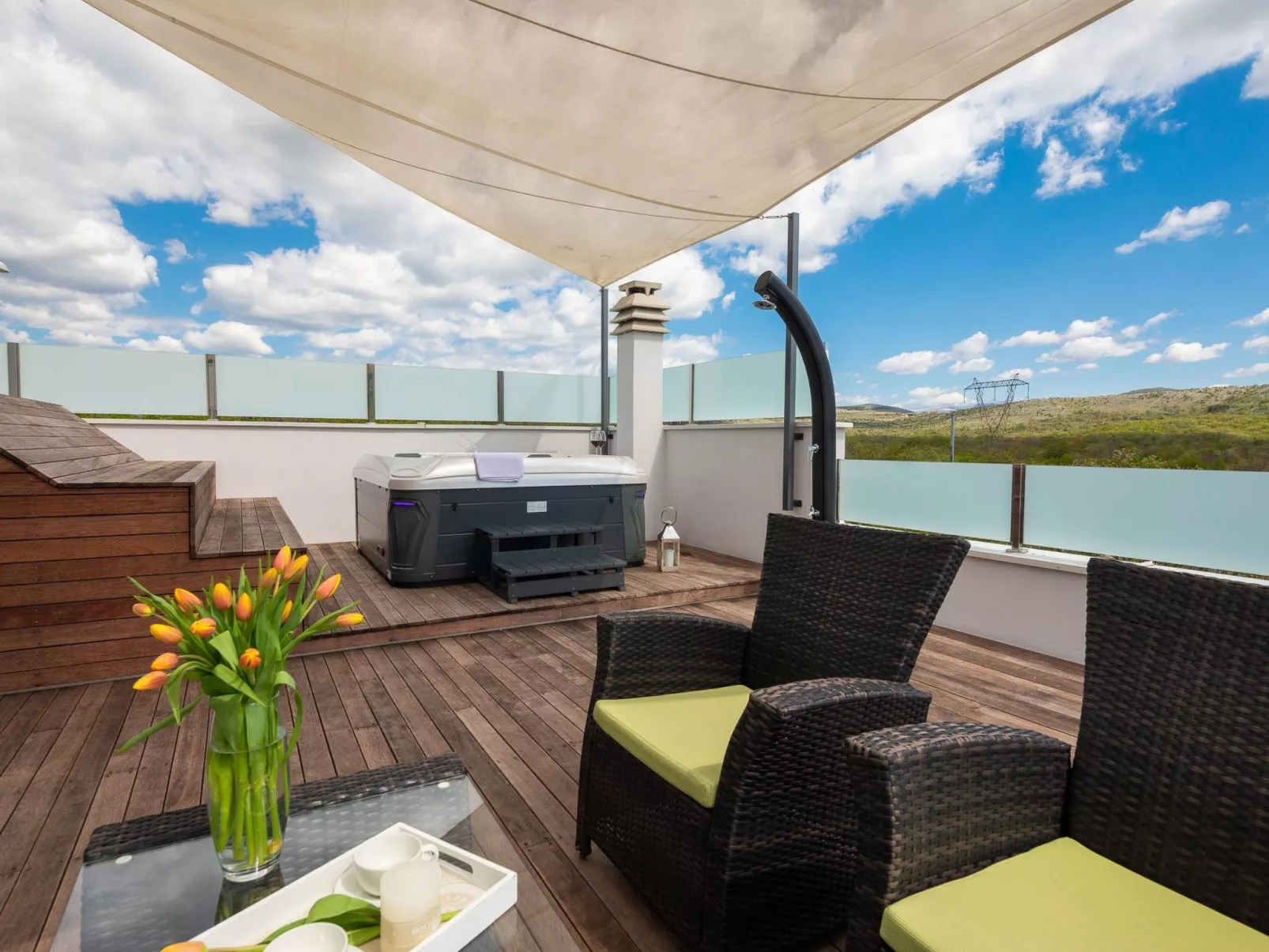 In Dugopolje mit Beheiztem Pool-Outside