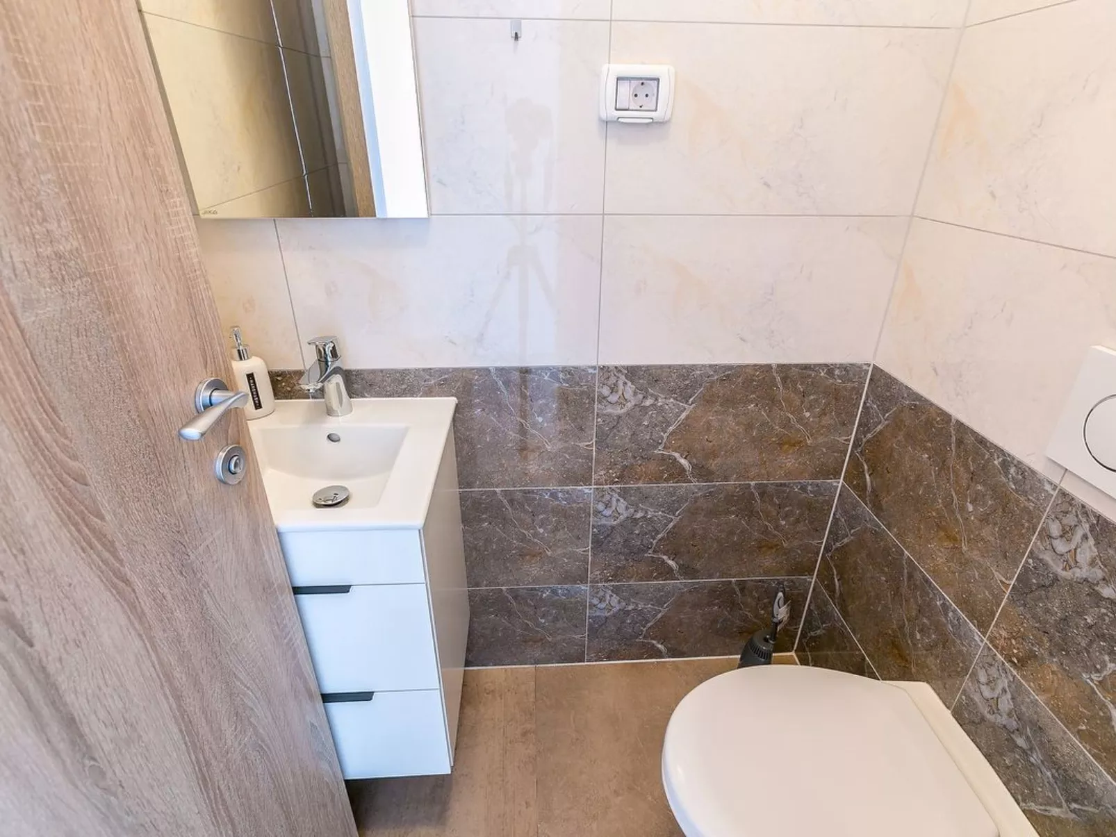 Wohnung "Deneris" mit Terrasse-Drinnen