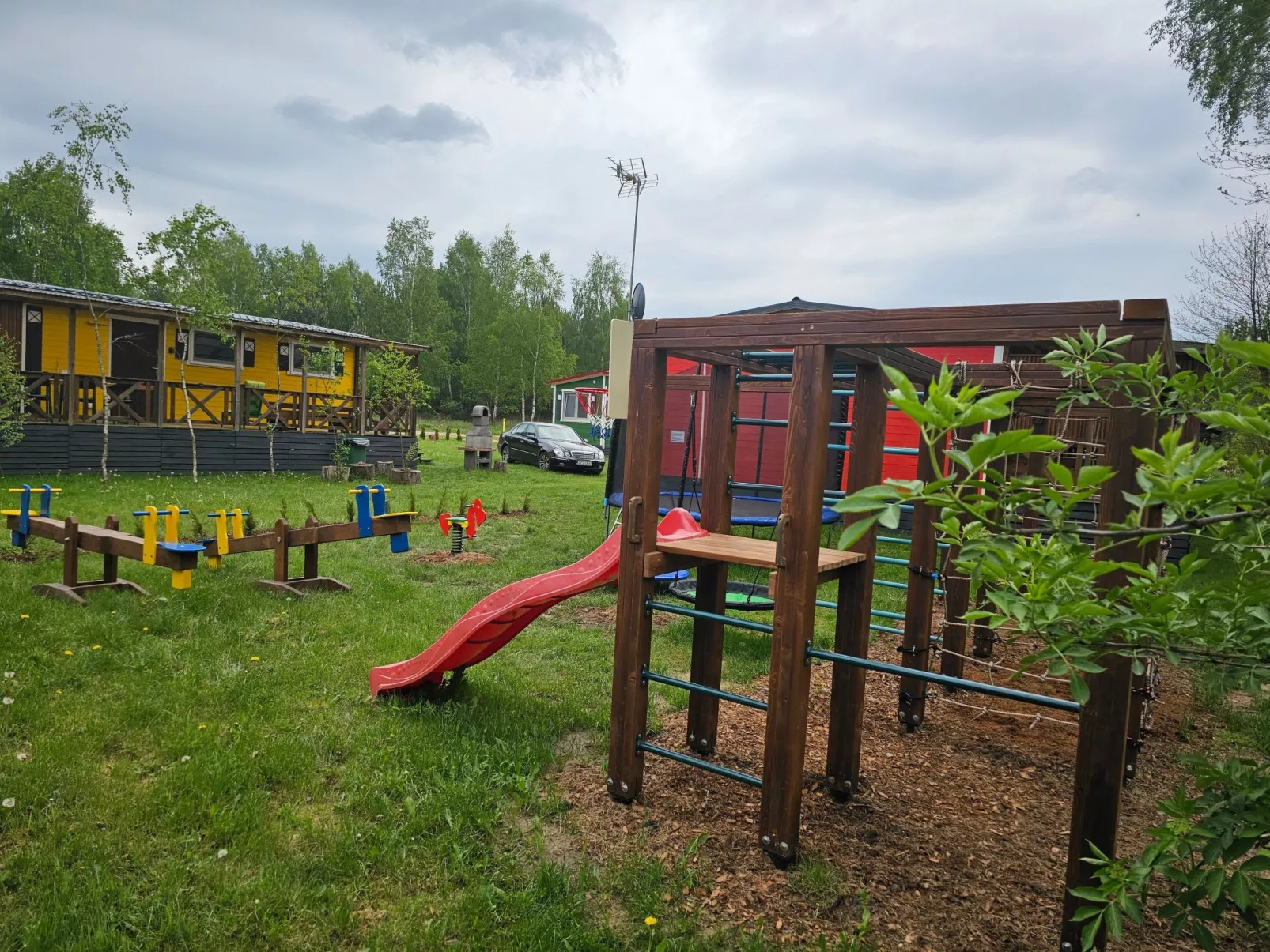 Ganzjährig bewohnbares Ferienhaus - grün-Draußen