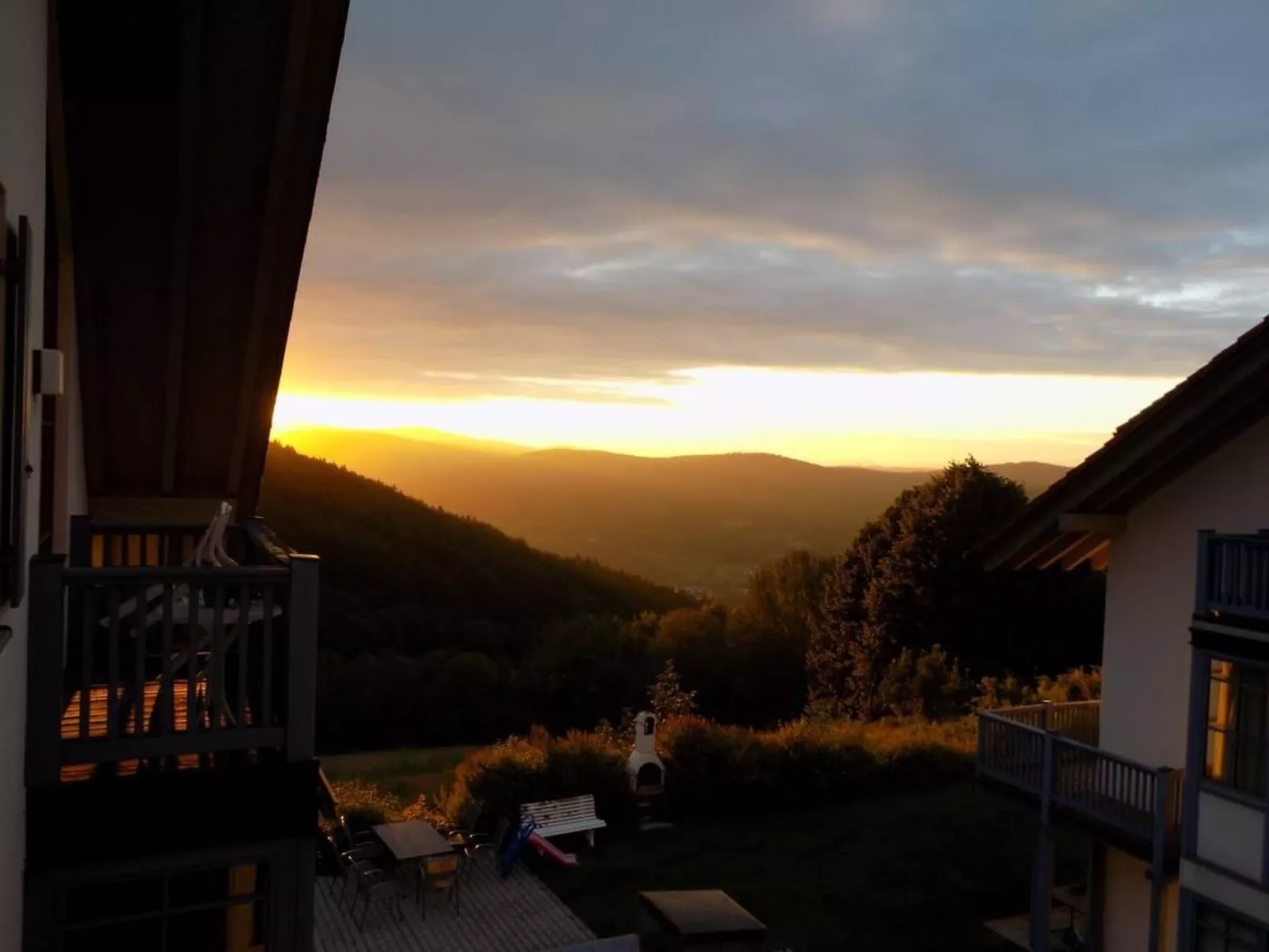 Mit Balkon und Bergblick-Dehors