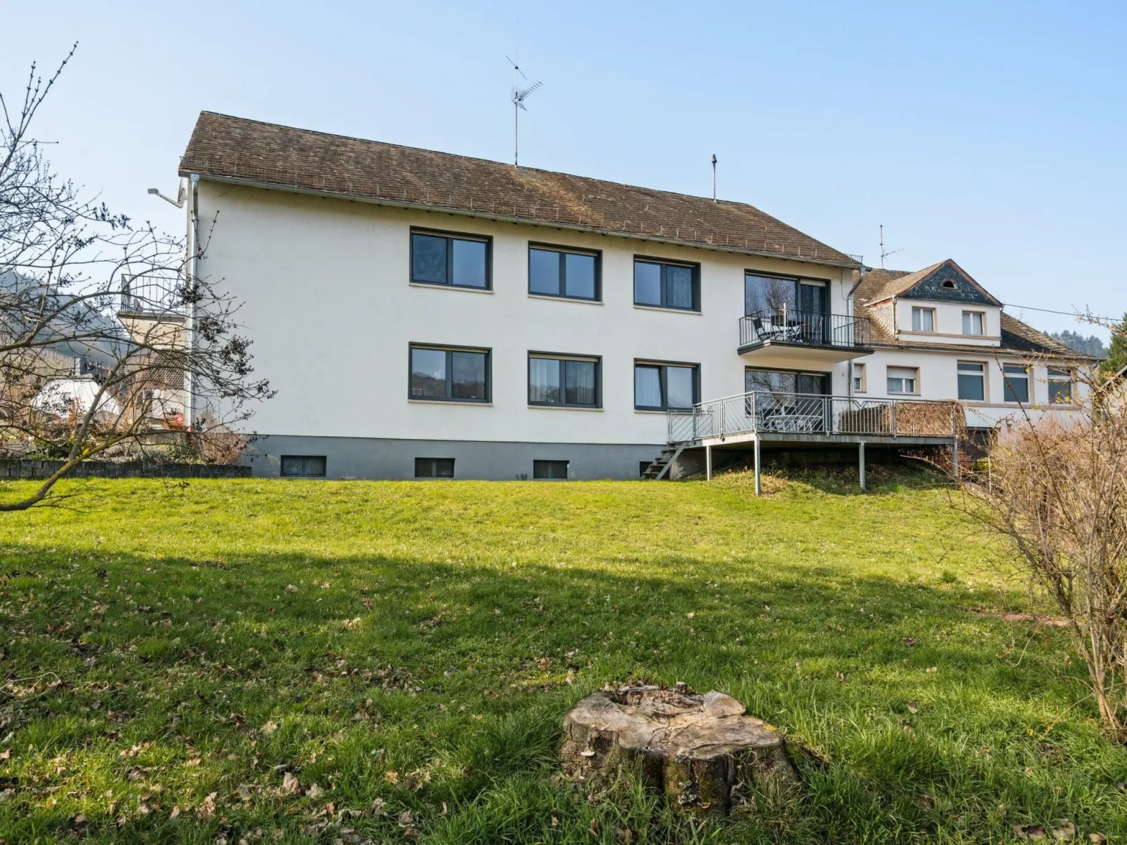 Mit Balkon und schönem Moselblick-Draußen