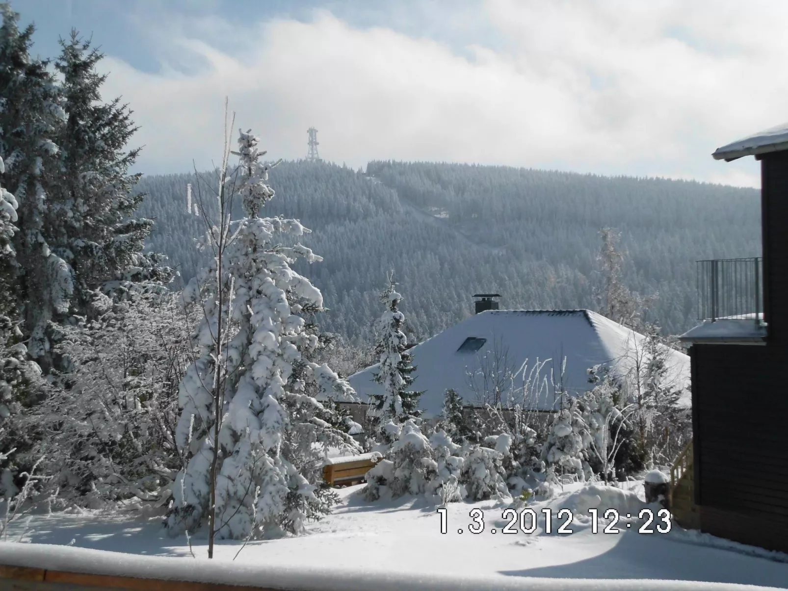 Premium-Ferienwohnung mit Balkon und Bergblick-Outside