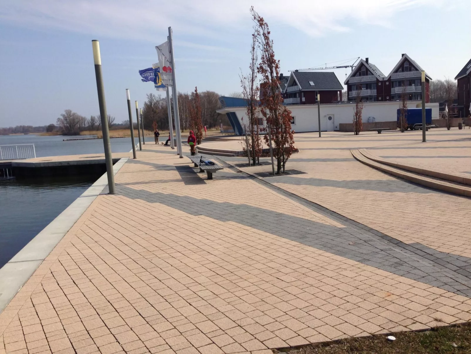 Am Wasser mit Terrasse und Kaminofen-Draußen