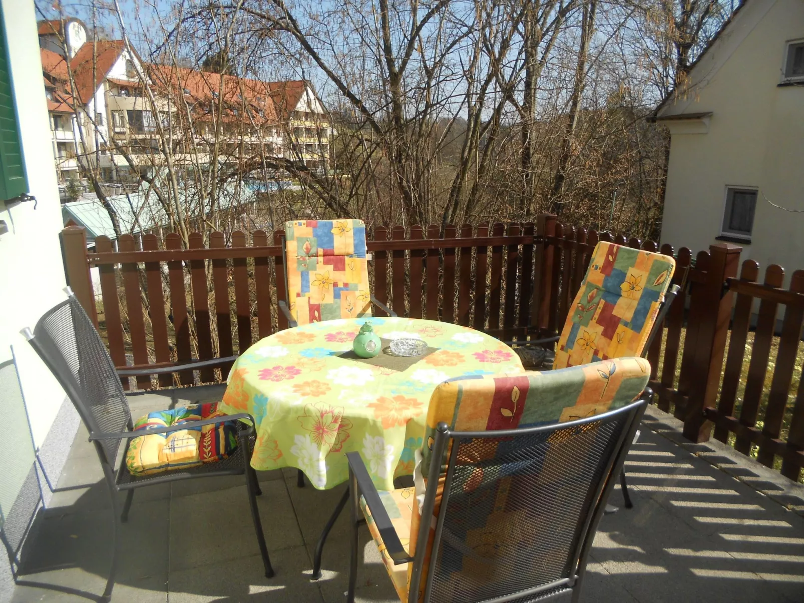 Mit Gemeinschaftspool und Terrasse-Outside