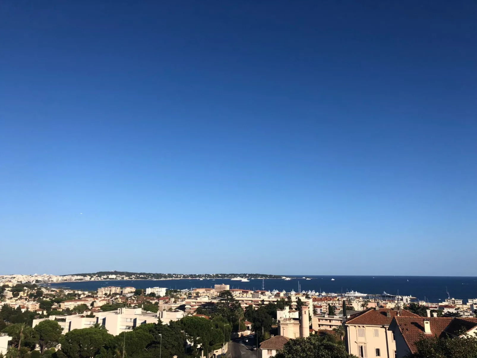 Ferienvilla mit Blick auf das Wasser-Outside