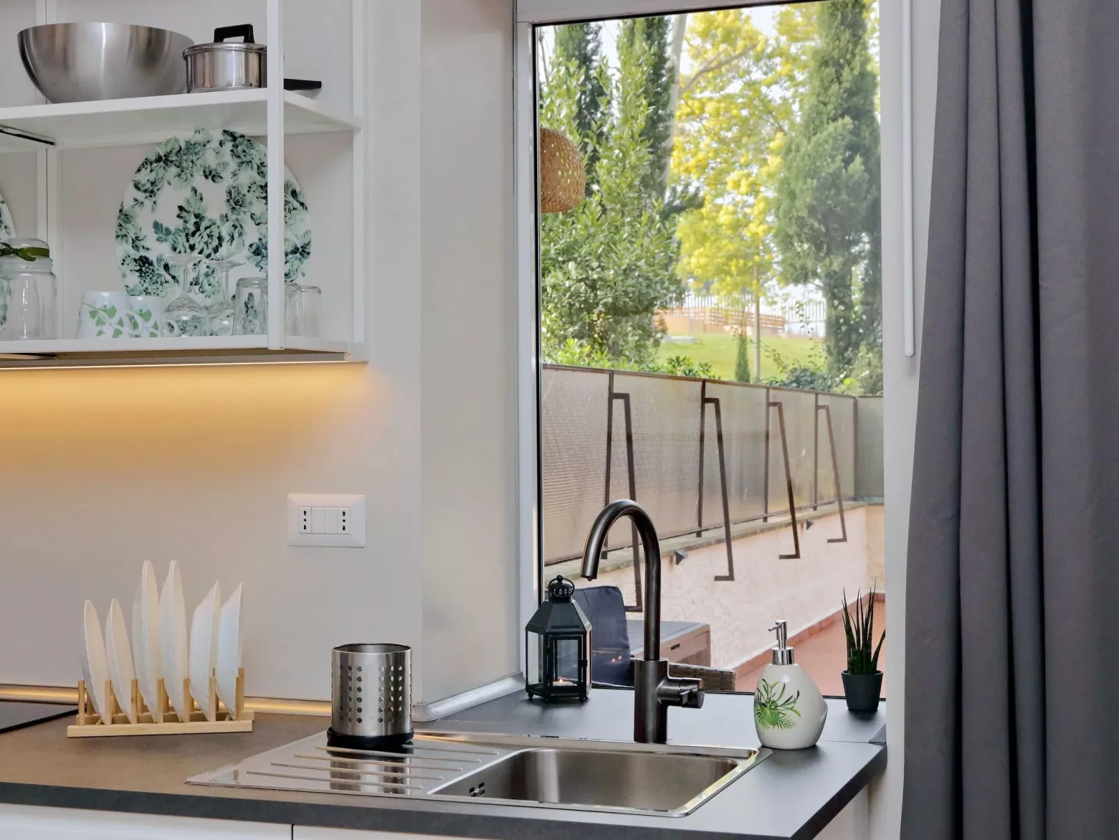 Rome Aurelia Terrace close to St Peter's Square Free Parking and Pool-Drinnen