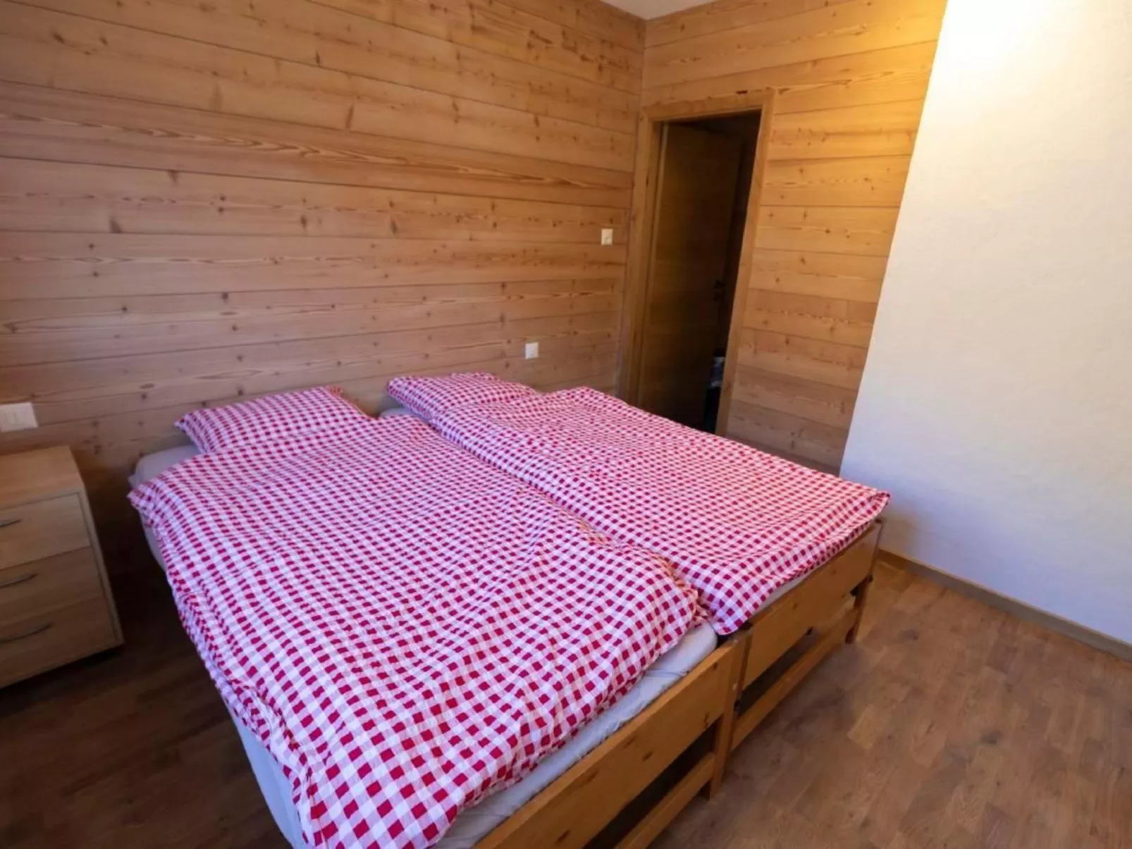 3 Zi FeWo App 23. Le Miroi an Skipiste-Drinnen