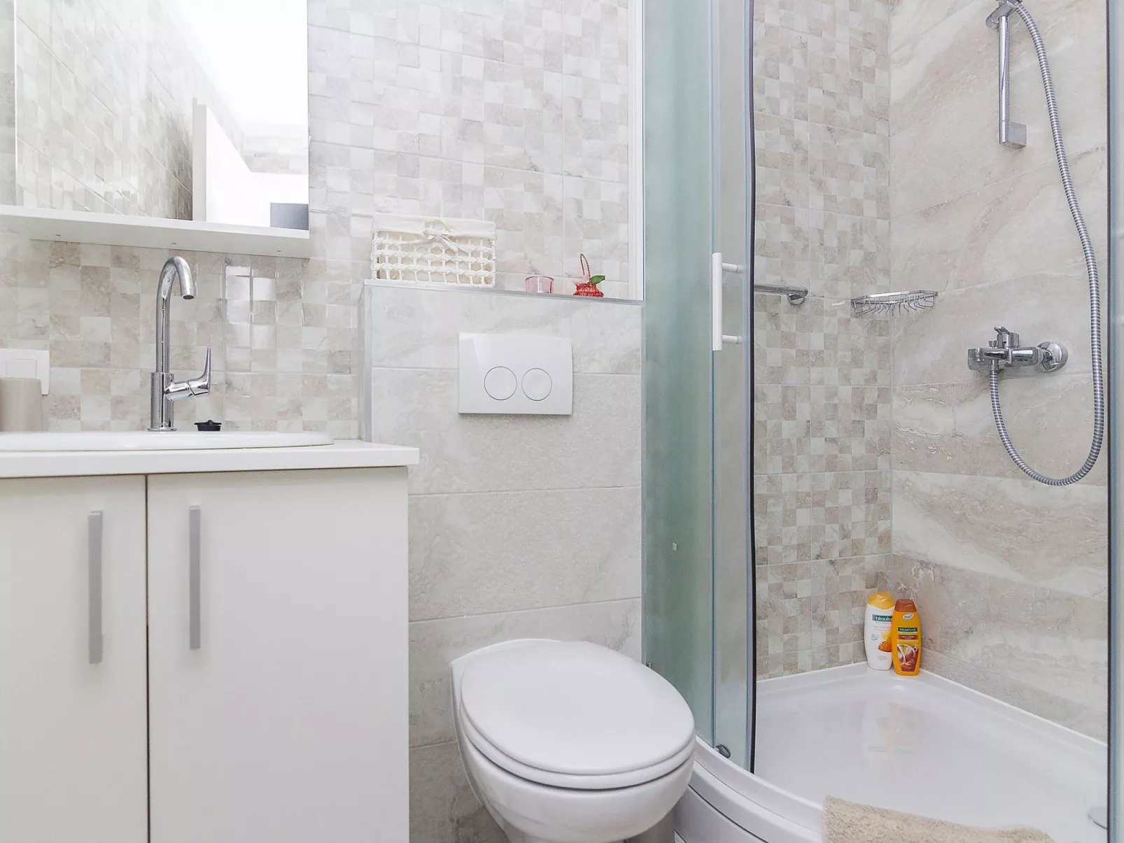 Schönes Steinhaus mit beheiztem Pool, Terrasse m-Drinnen