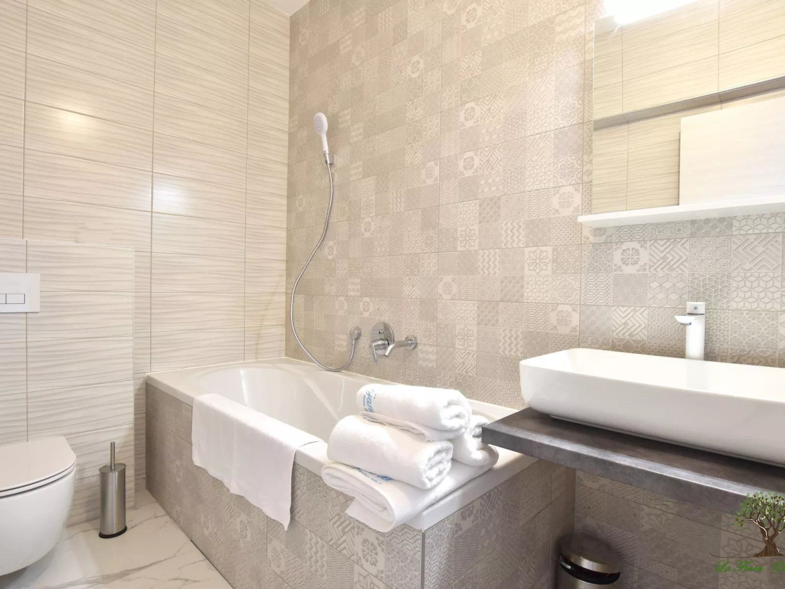 La Finca OliveTree-Inside