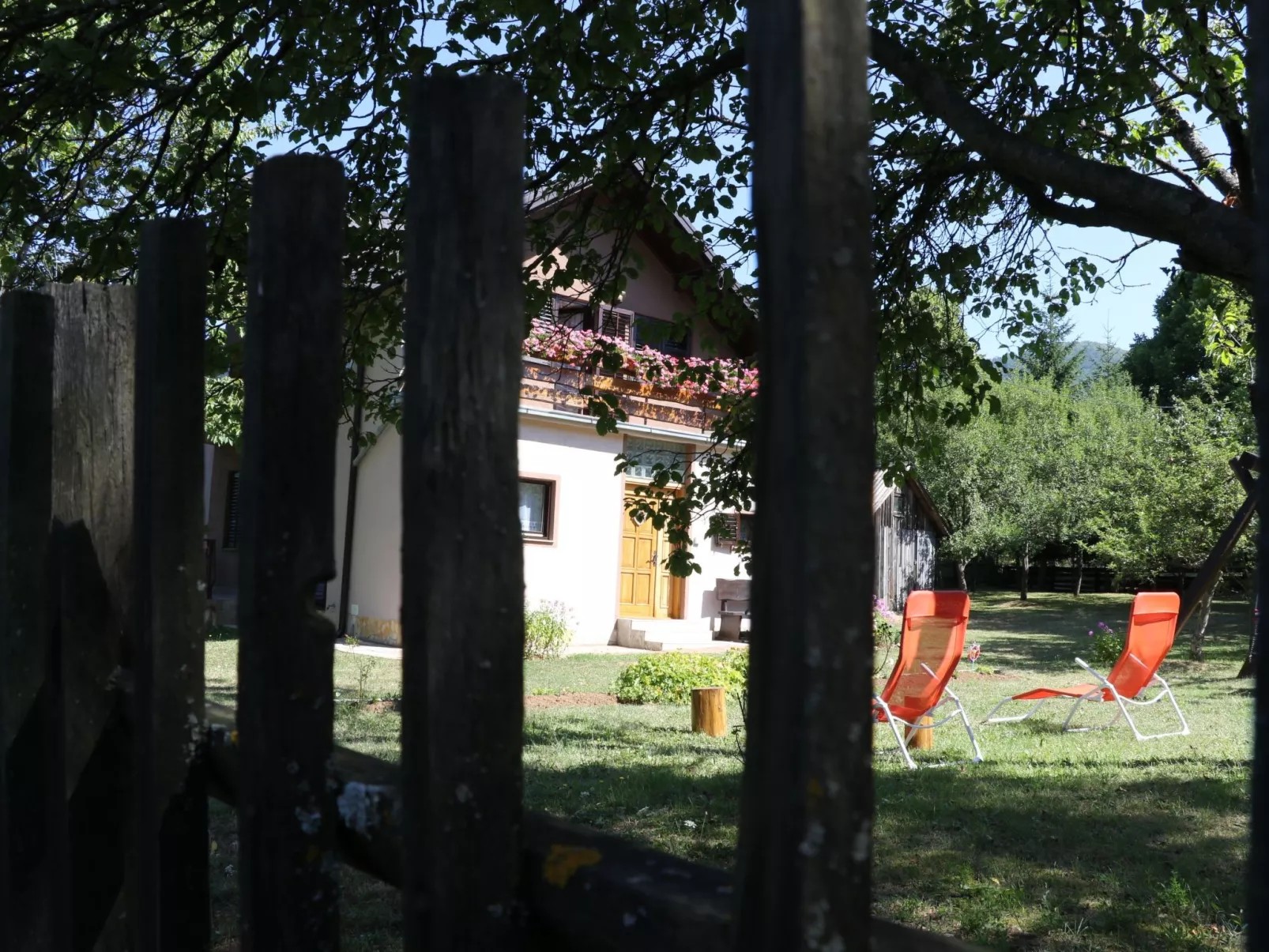 Mit Garten, Grill und Terrasse-Outside